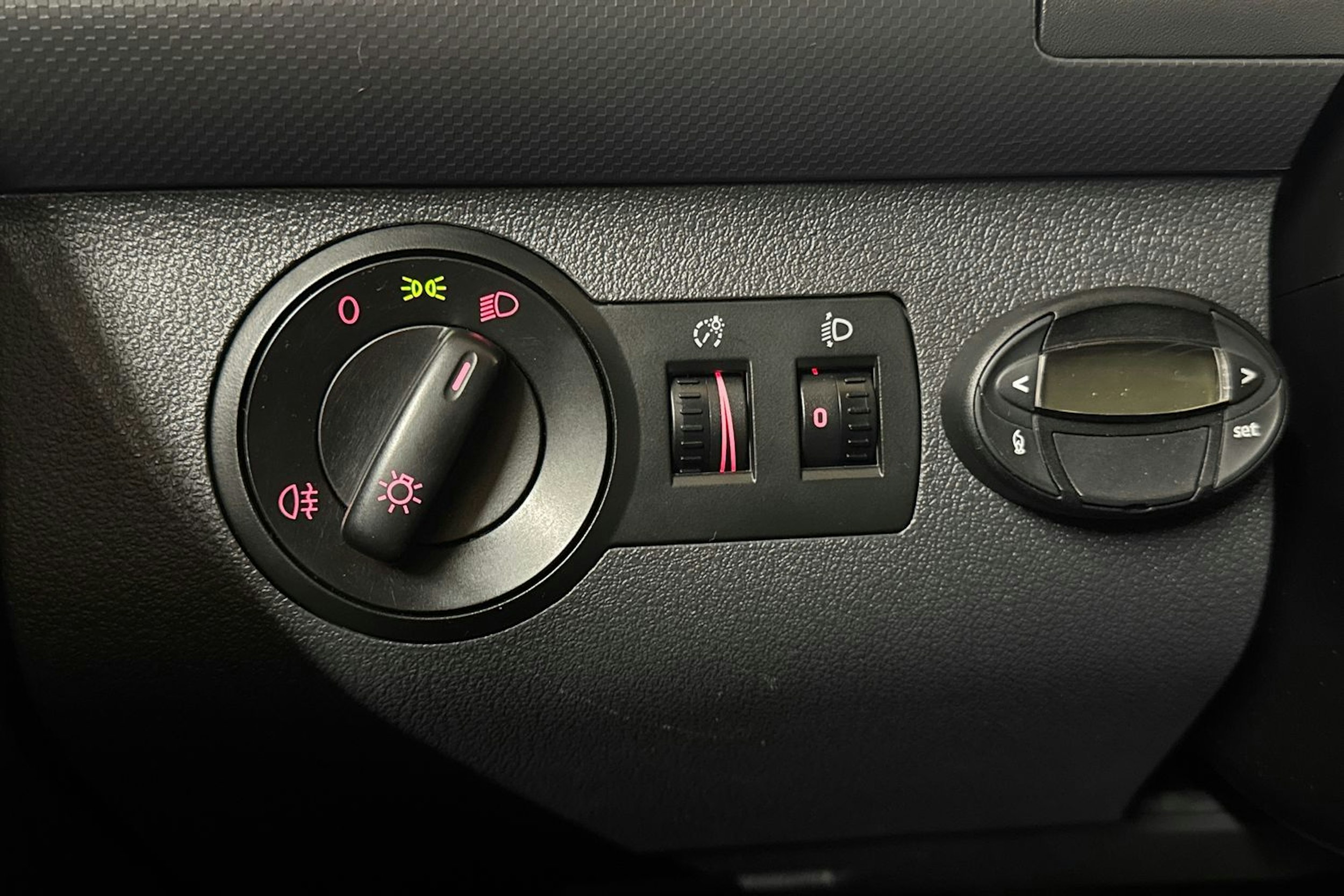 valkoinen Volkswagen Caddy Maxi 2012 kuva 15.