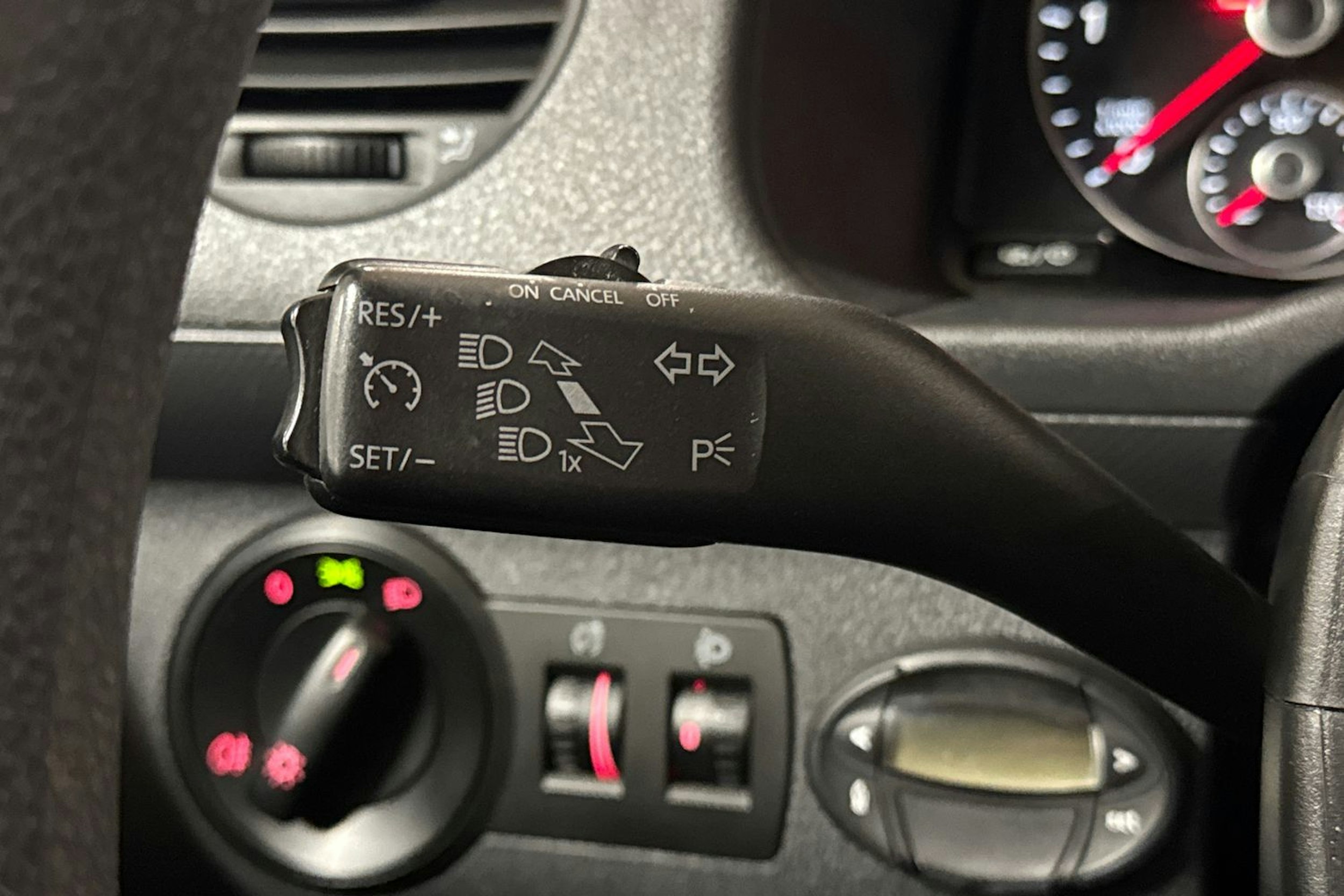 valkoinen Volkswagen Caddy Maxi 2012 kuva 16.