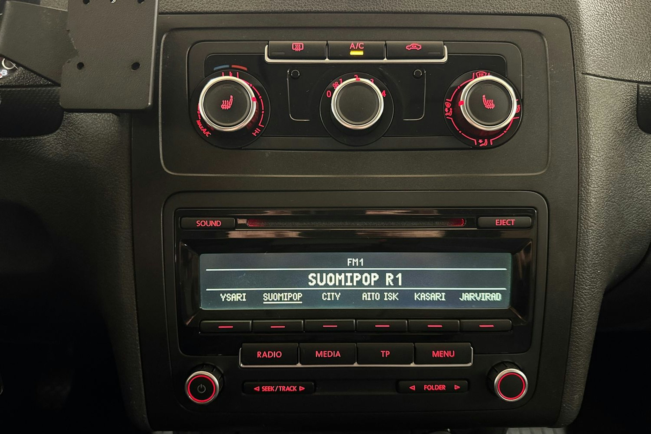 valkoinen Volkswagen Caddy Maxi 2012 kuva 17.