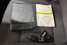 valkoinen Volkswagen Caddy Maxi 2012 kuva 19.