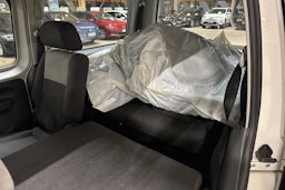 valkoinen Volkswagen Caddy Maxi 2012 kuva 20.