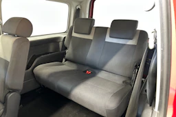 punainen Volkswagen Caddy Maxi 2012 kuva 13.