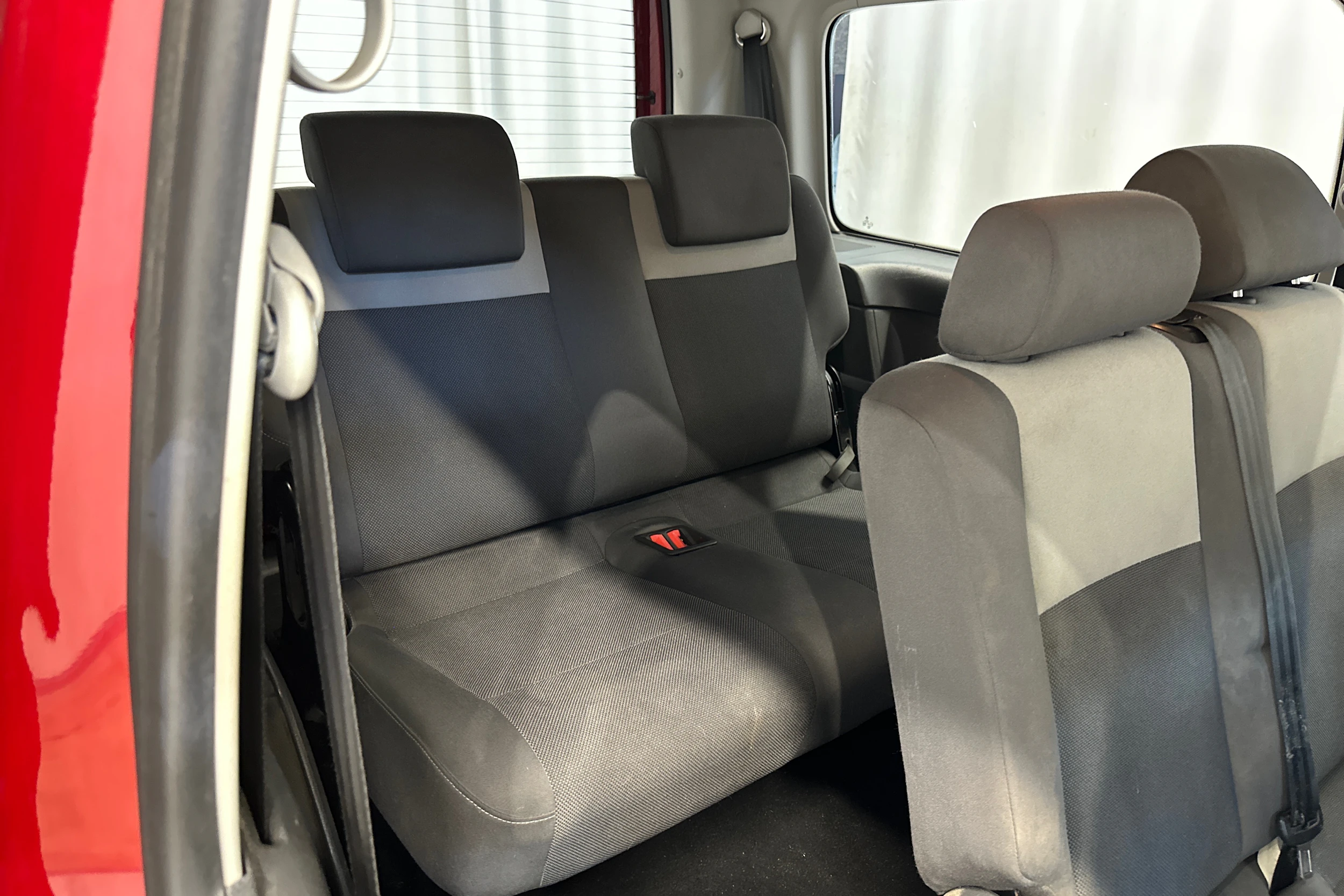 punainen Volkswagen Caddy Maxi 2012 kuva 15.