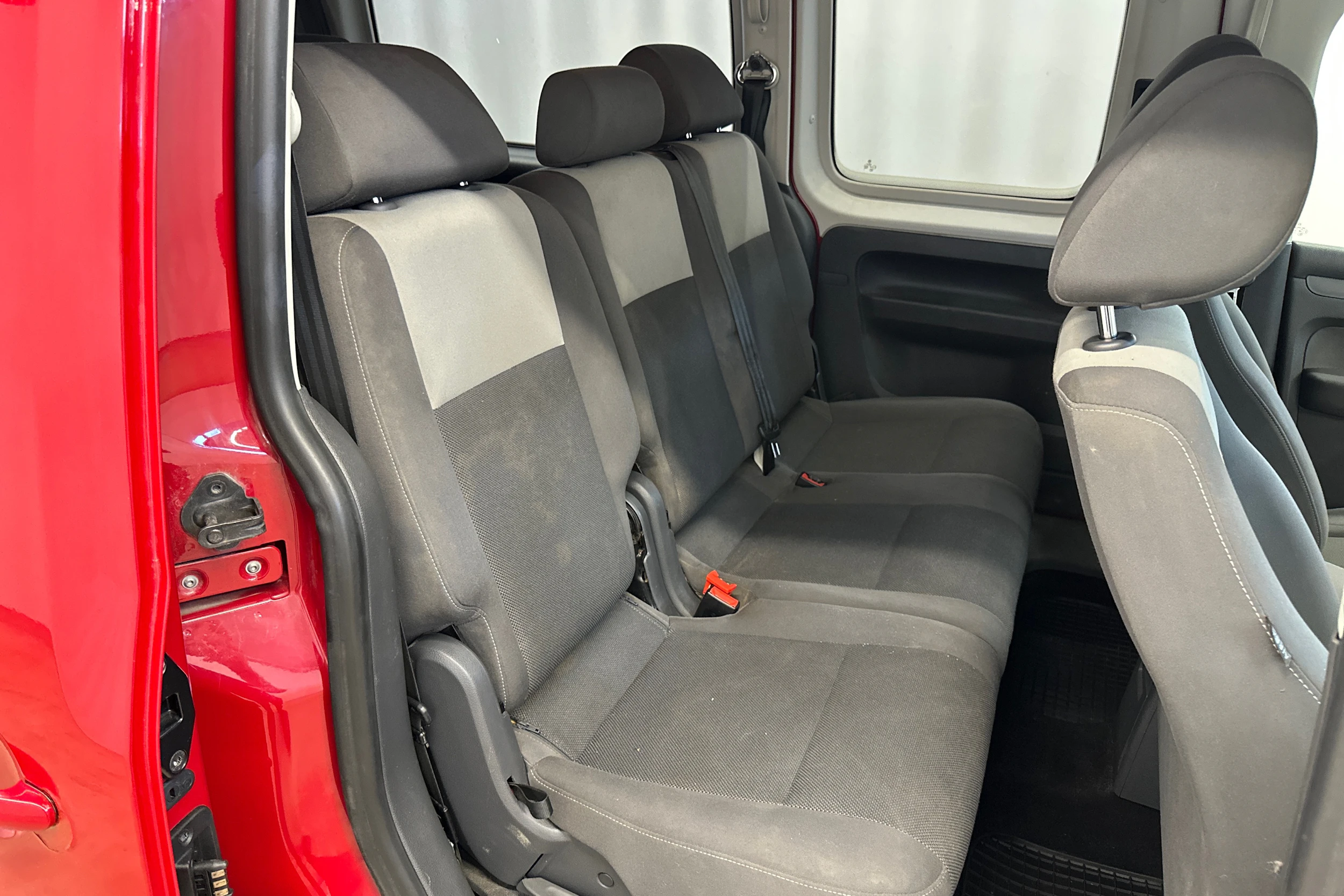 punainen Volkswagen Caddy Maxi 2012 kuva 16.
