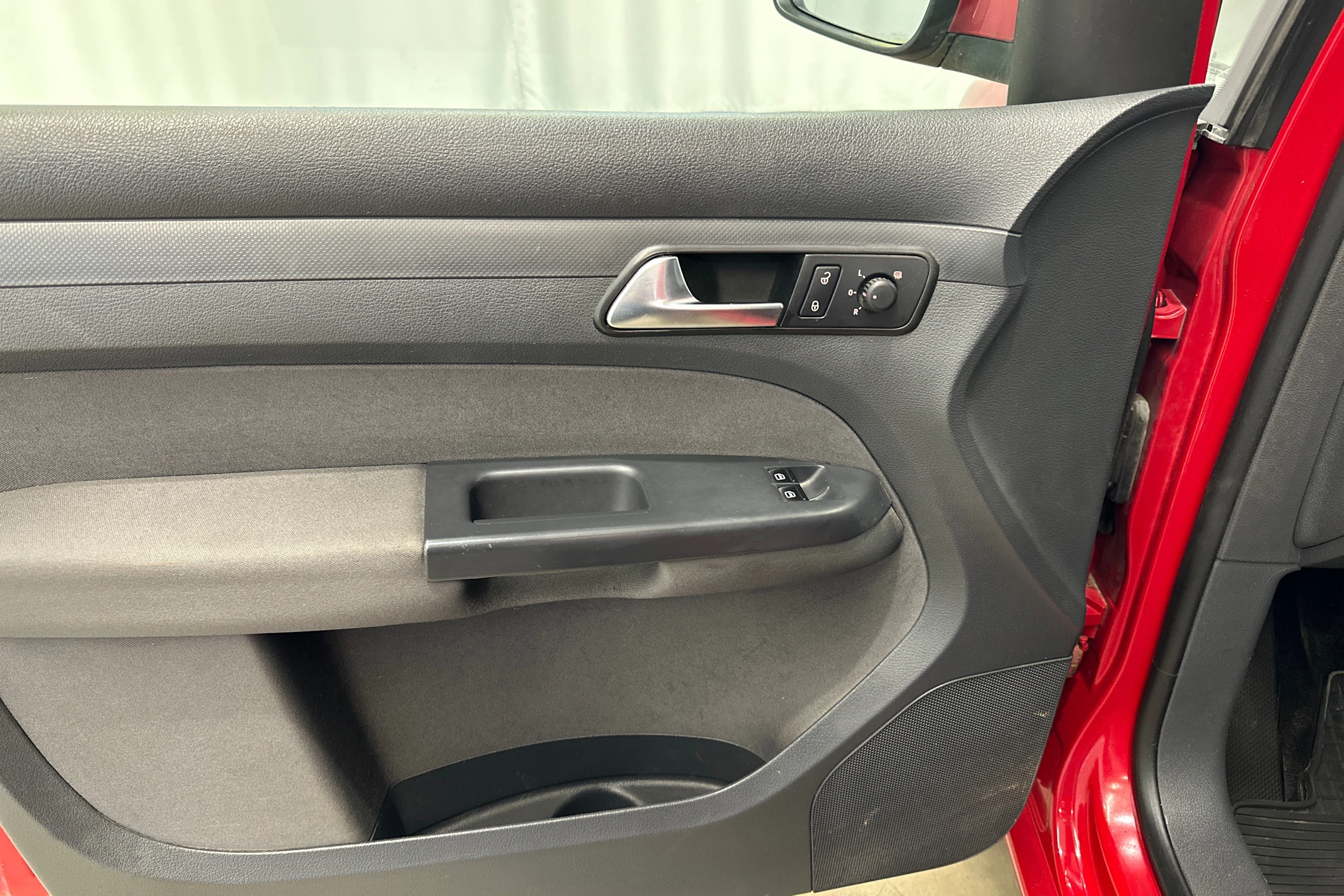 punainen Volkswagen Caddy Maxi 2012 kuva 18.