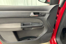 punainen Volkswagen Caddy Maxi 2012 kuva 18.