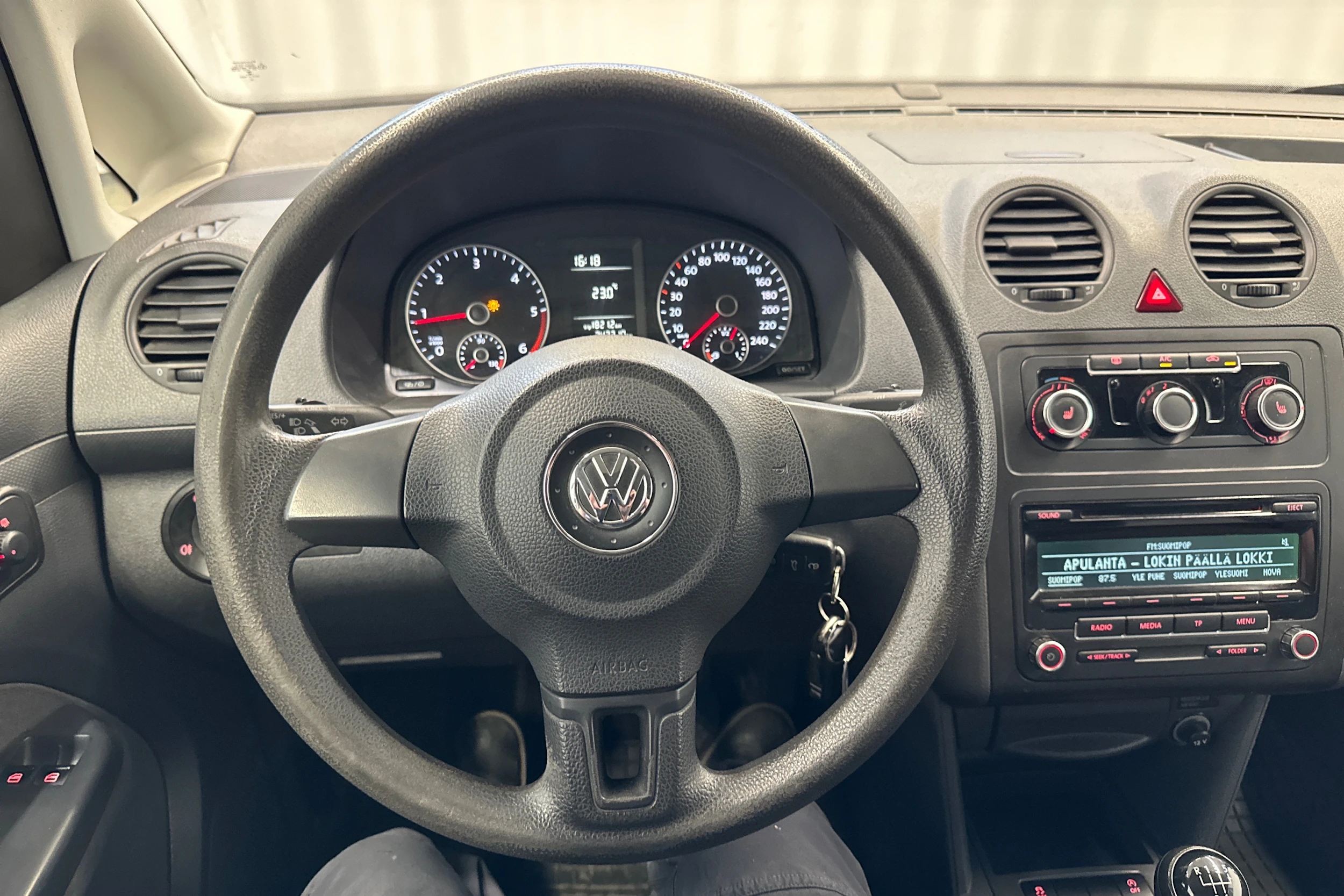 punainen Volkswagen Caddy Maxi 2012 kuva 19.
