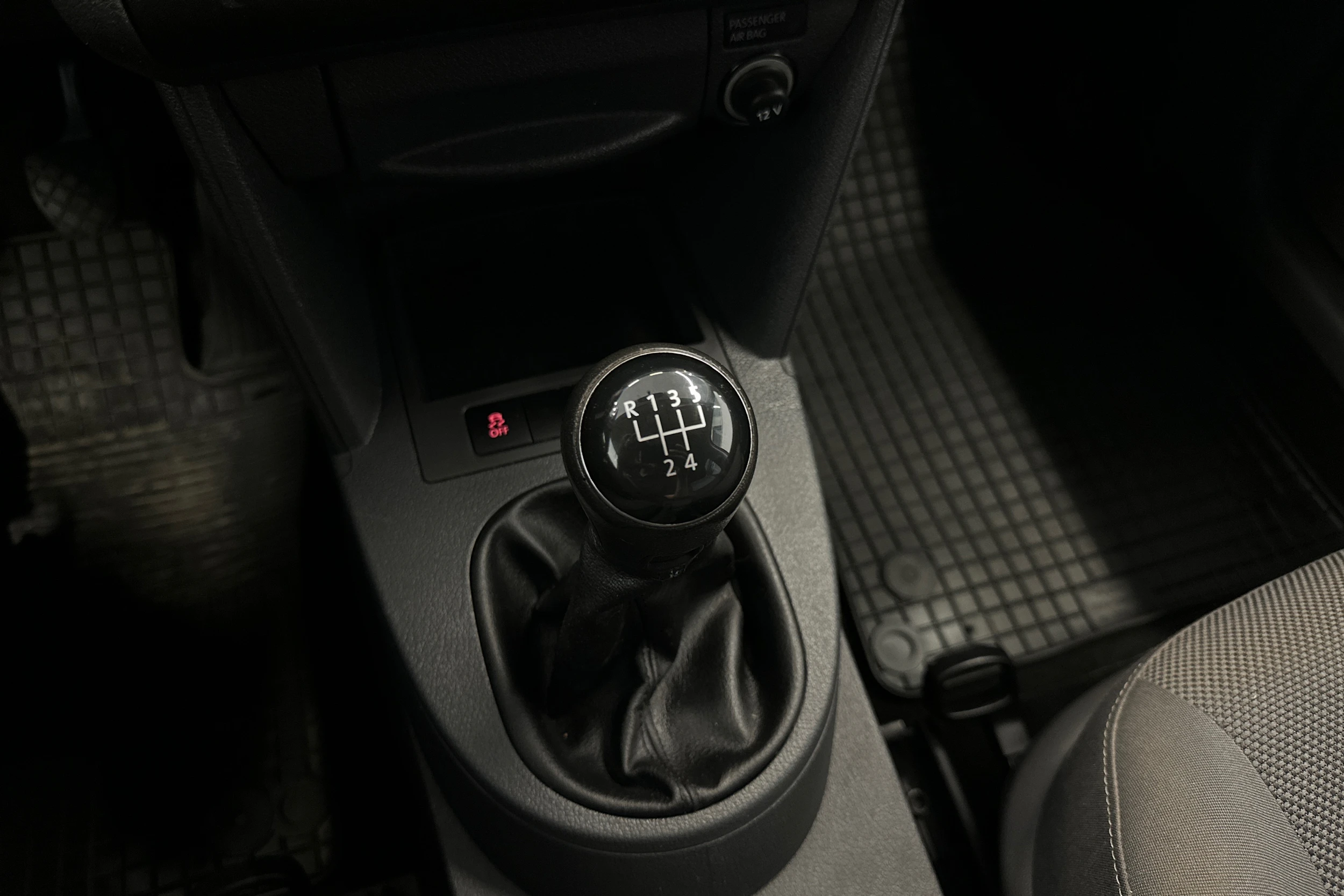 punainen Volkswagen Caddy Maxi 2012 kuva 22.