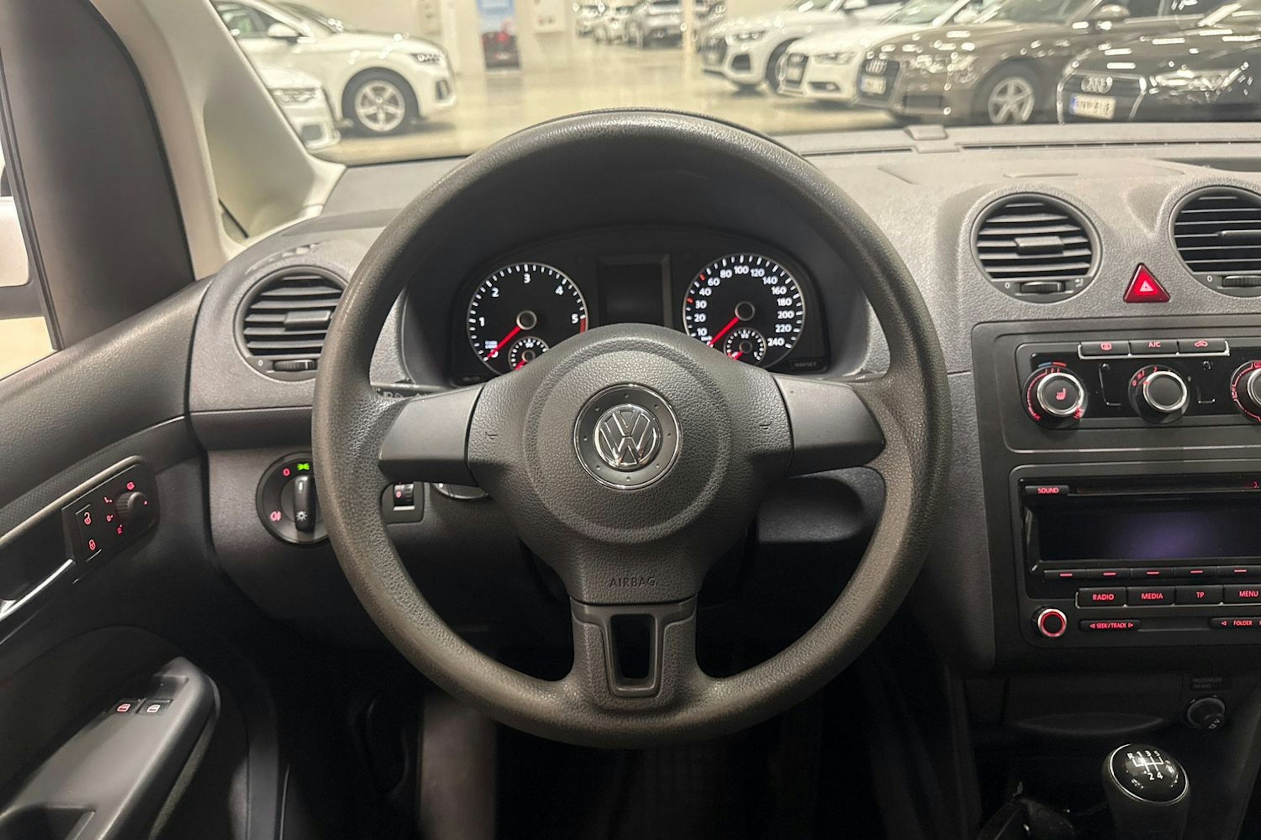 harmaa Volkswagen Caddy Maxi 2013 kuva 14.