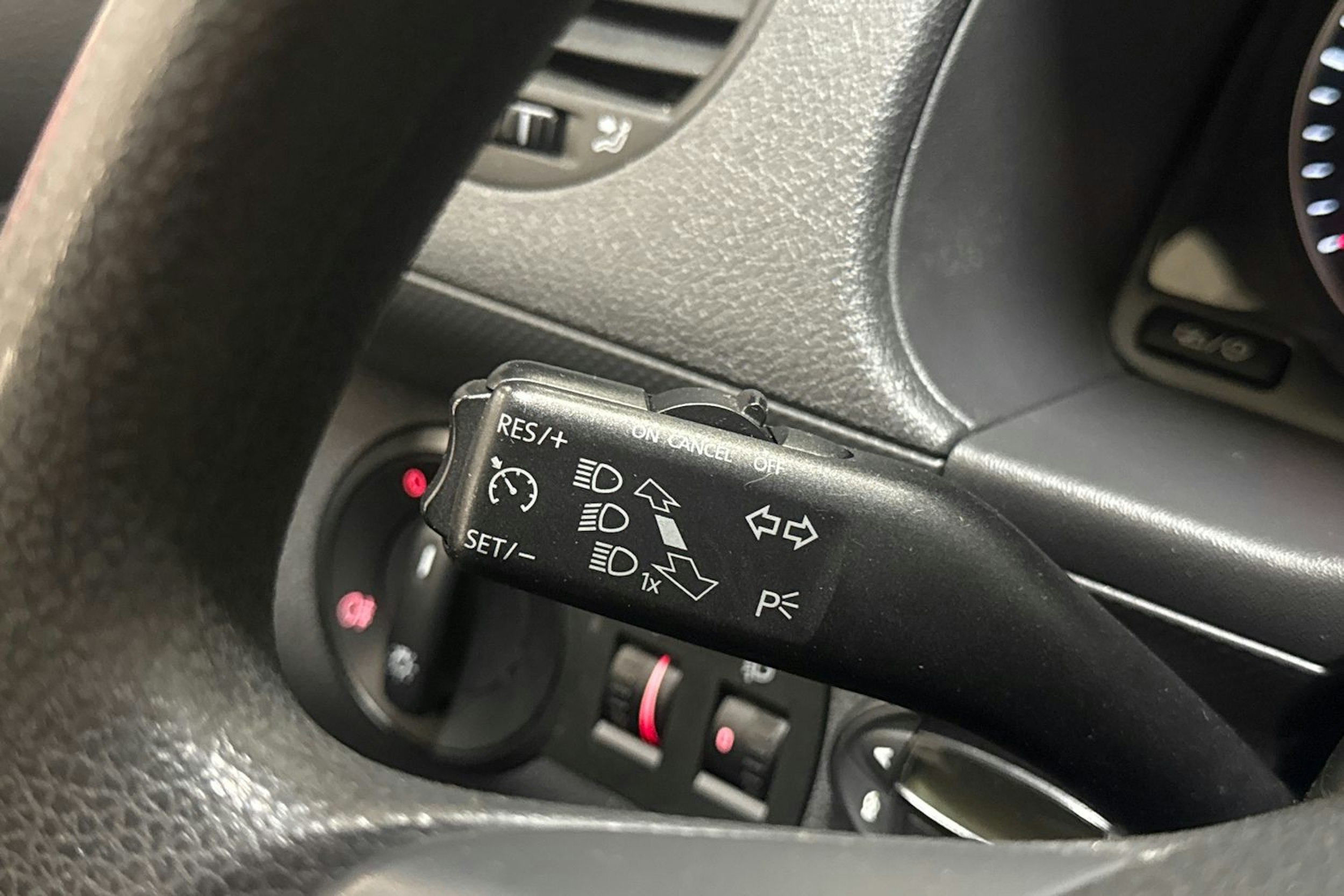 harmaa Volkswagen Caddy Maxi 2013 kuva 16.