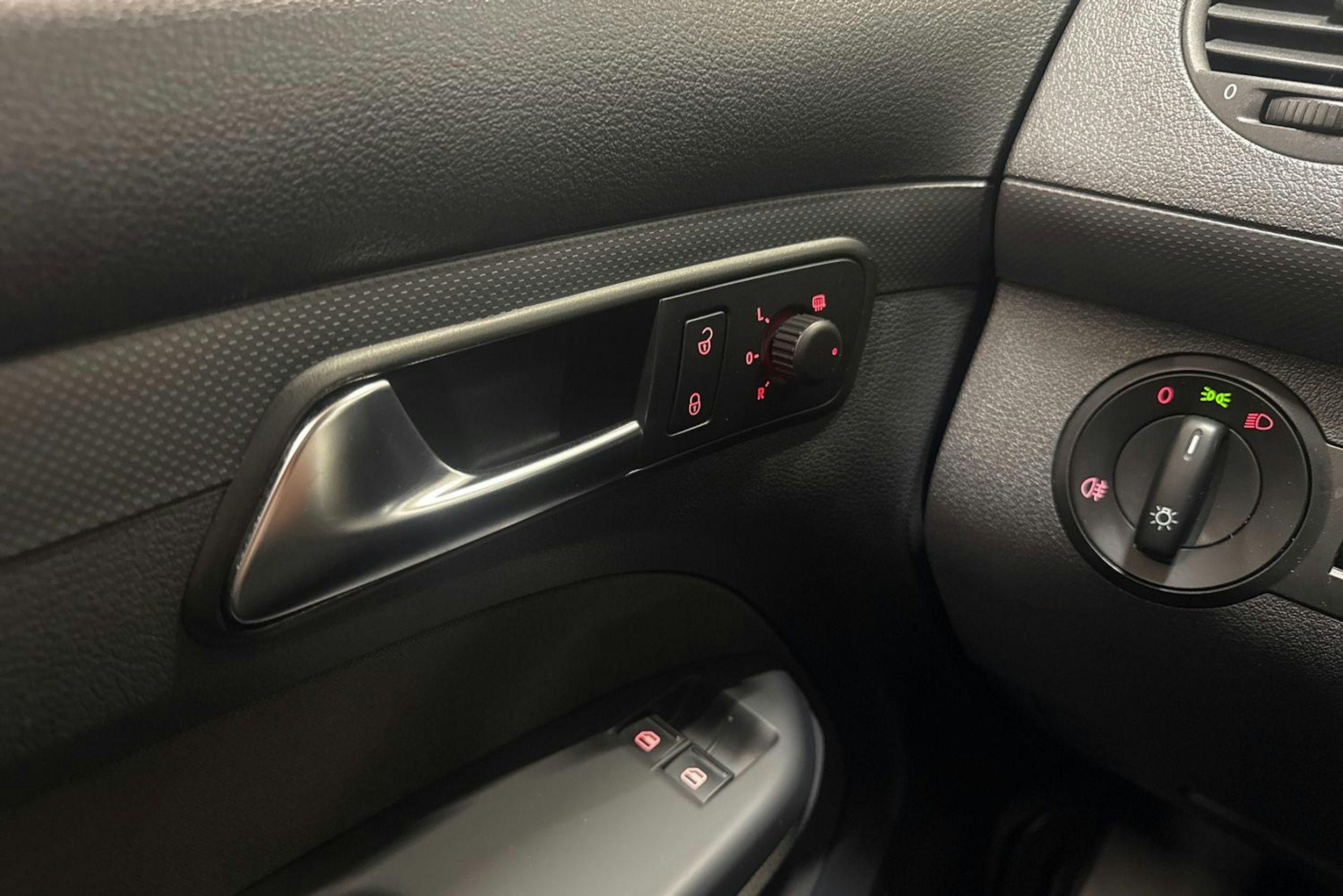 harmaa Volkswagen Caddy Maxi 2013 kuva 17.