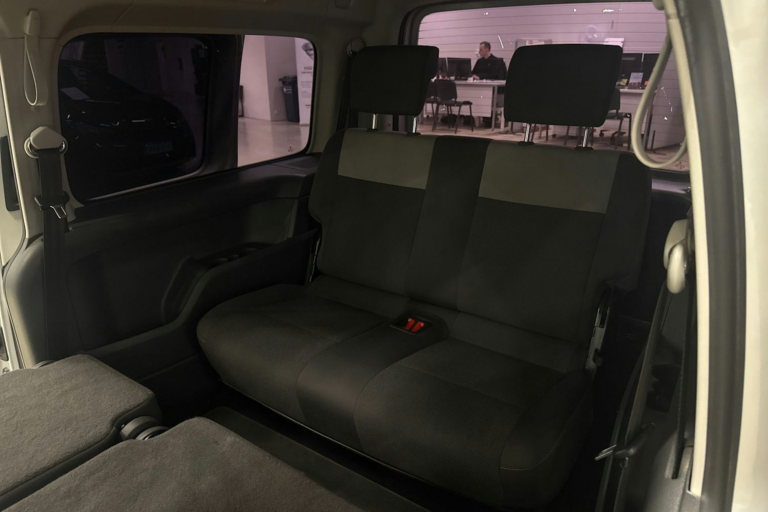 harmaa Volkswagen Caddy Maxi 2013 kuva 23.