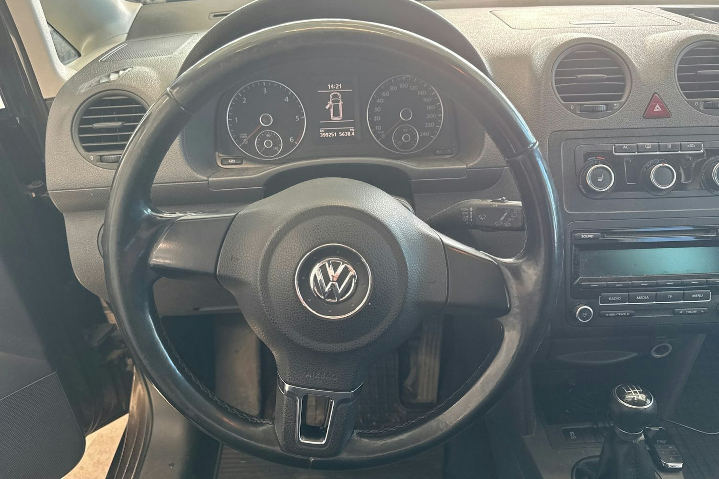 Ruskea (beige) Volkswagen Caddy Maxi 2012 kuva 14.