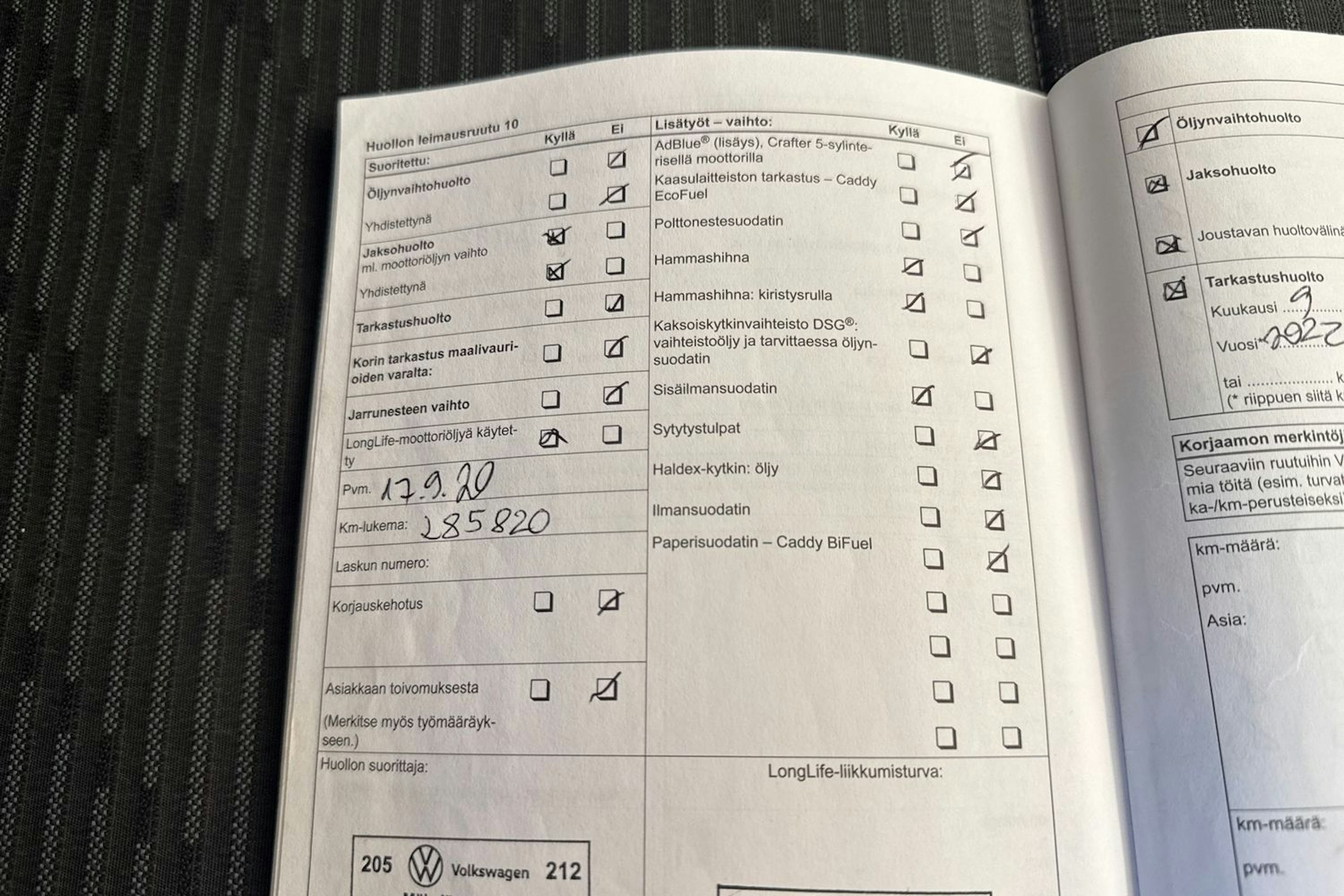 Ruskea (beige) Volkswagen Caddy Maxi 2012 kuva 29.