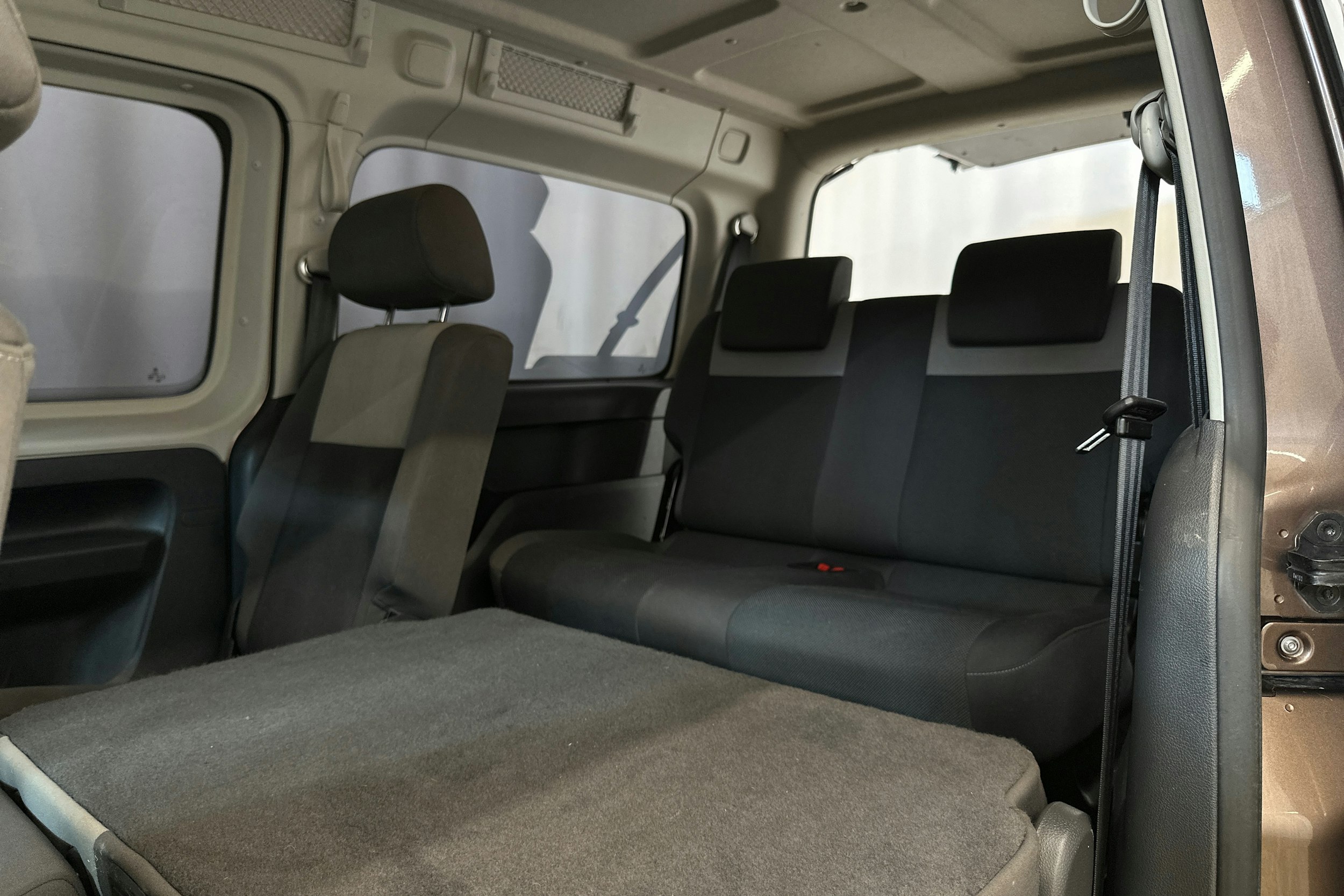 ruskea (beige) Volkswagen Caddy Maxi 2013 kuva 10.