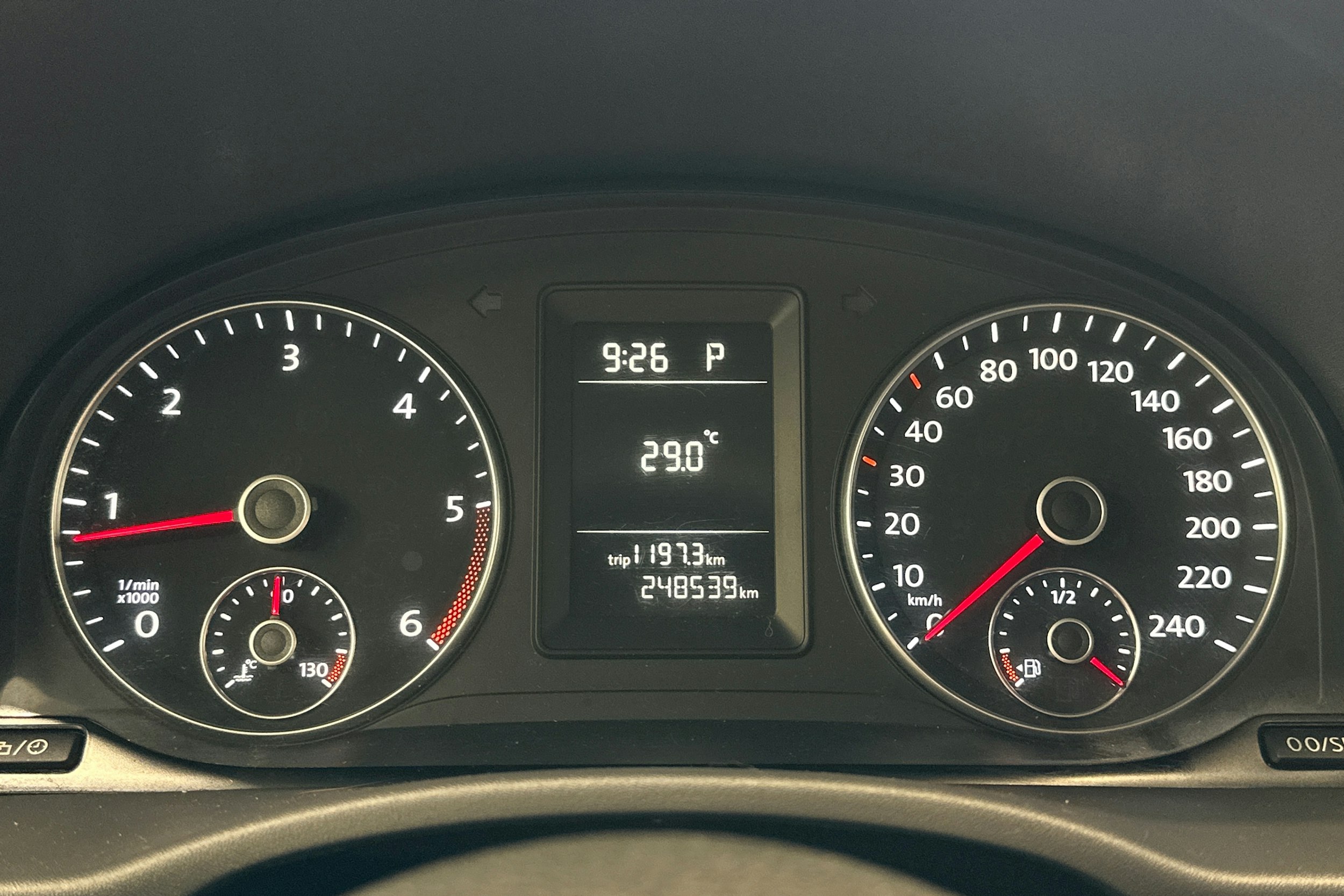 ruskea (beige) Volkswagen Caddy Maxi 2013 kuva 20.