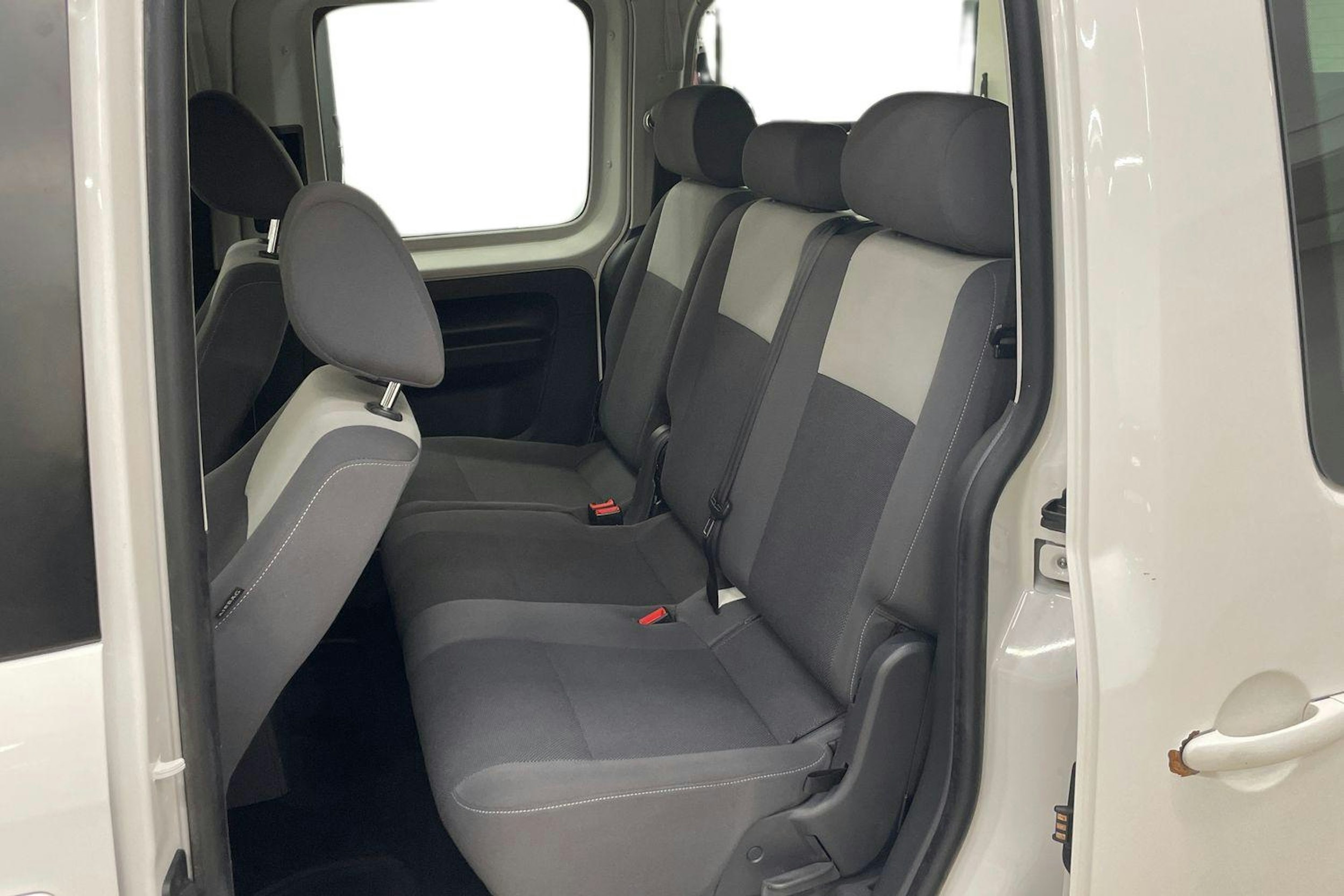 valkoinen Volkswagen Caddy Maxi 2013 kuva 10.