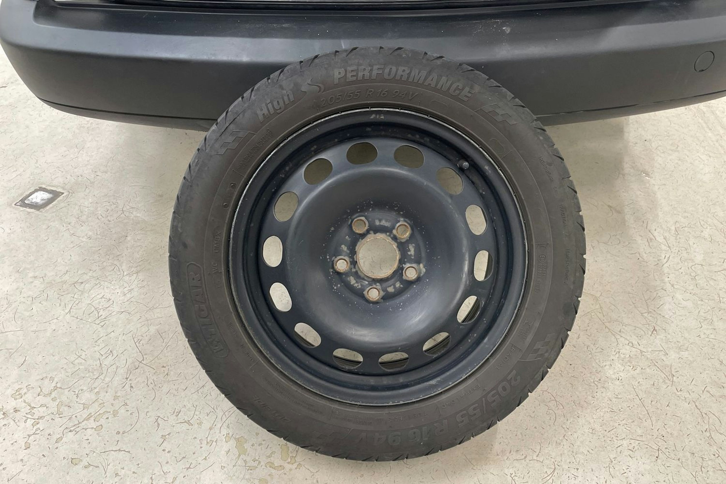 valkoinen Volkswagen Caddy Maxi 2013 kuva 13.