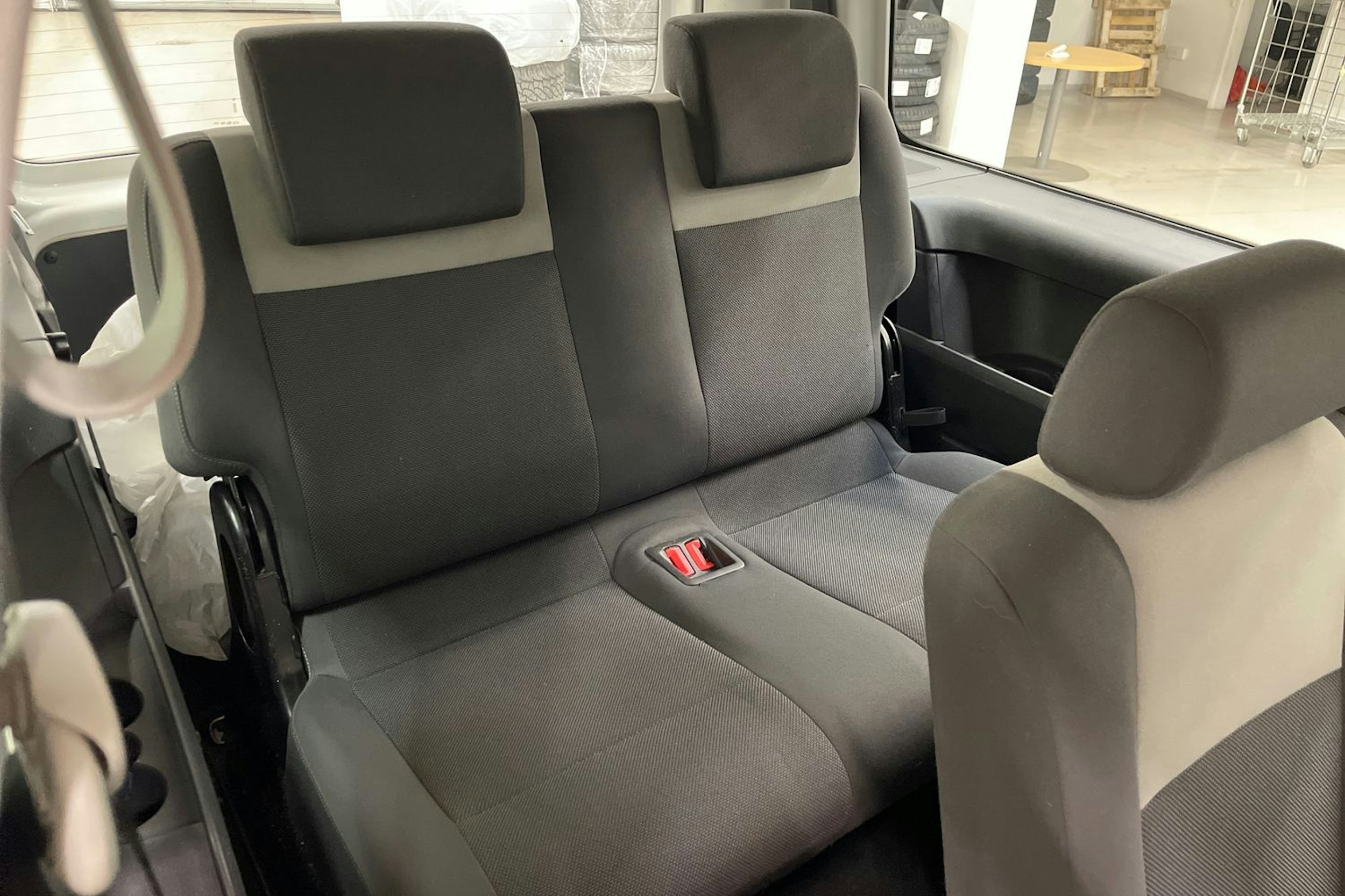 valkoinen Volkswagen Caddy Maxi 2013 kuva 14.