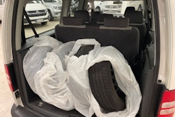 valkoinen Volkswagen Caddy Maxi 2013 kuva 16.