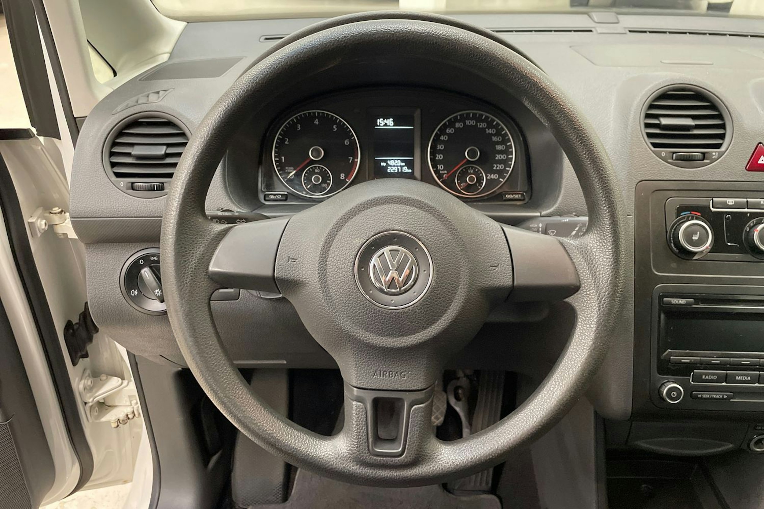 valkoinen Volkswagen Caddy Maxi 2013 kuva 17.