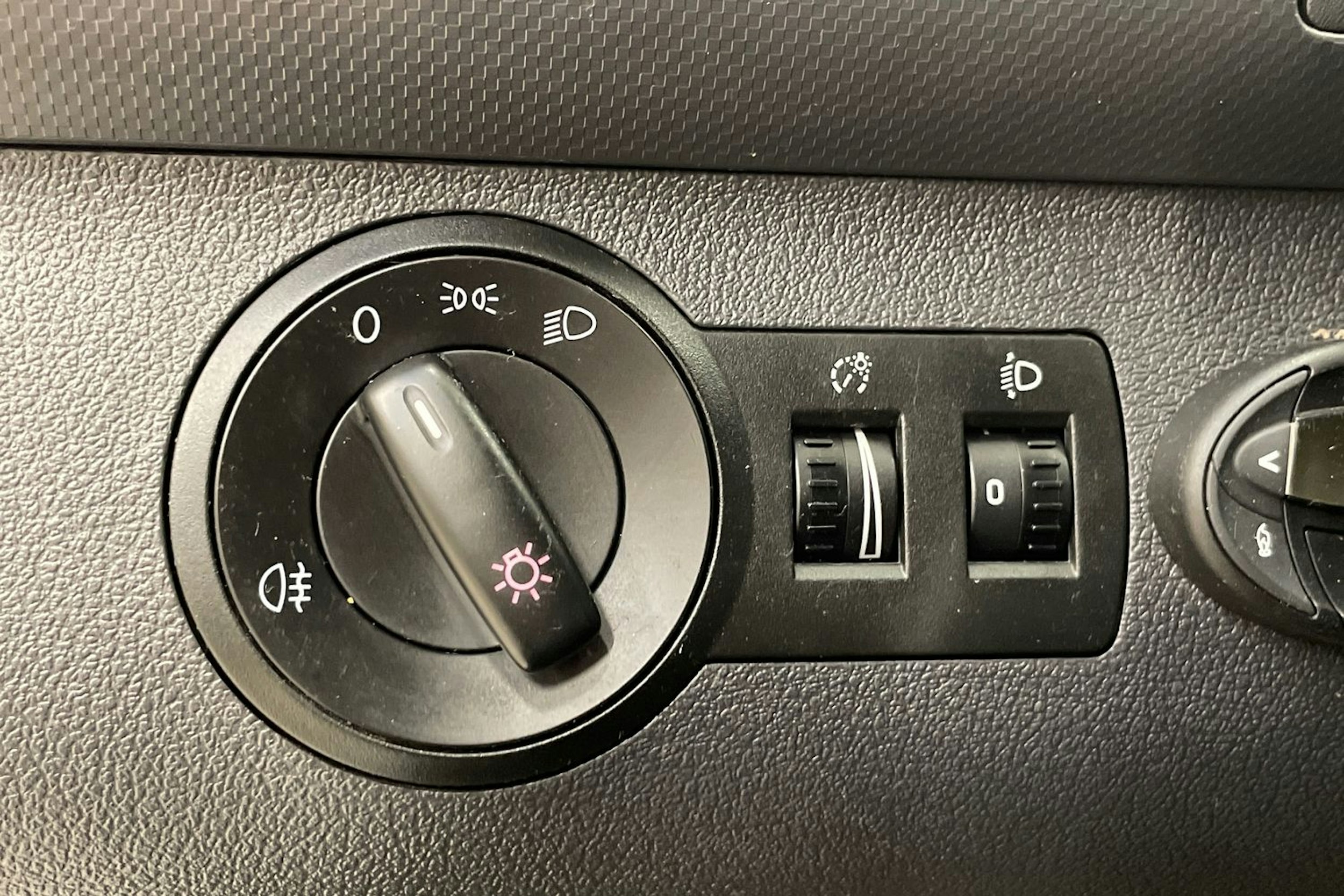 valkoinen Volkswagen Caddy Maxi 2013 kuva 24.