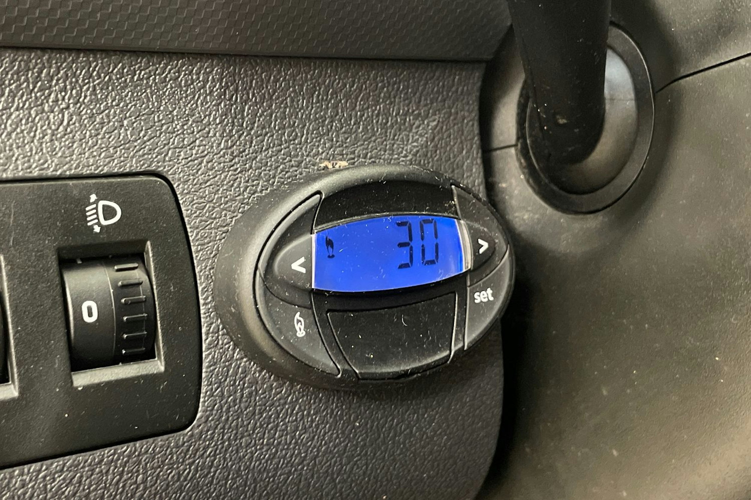 valkoinen Volkswagen Caddy Maxi 2013 kuva 25.