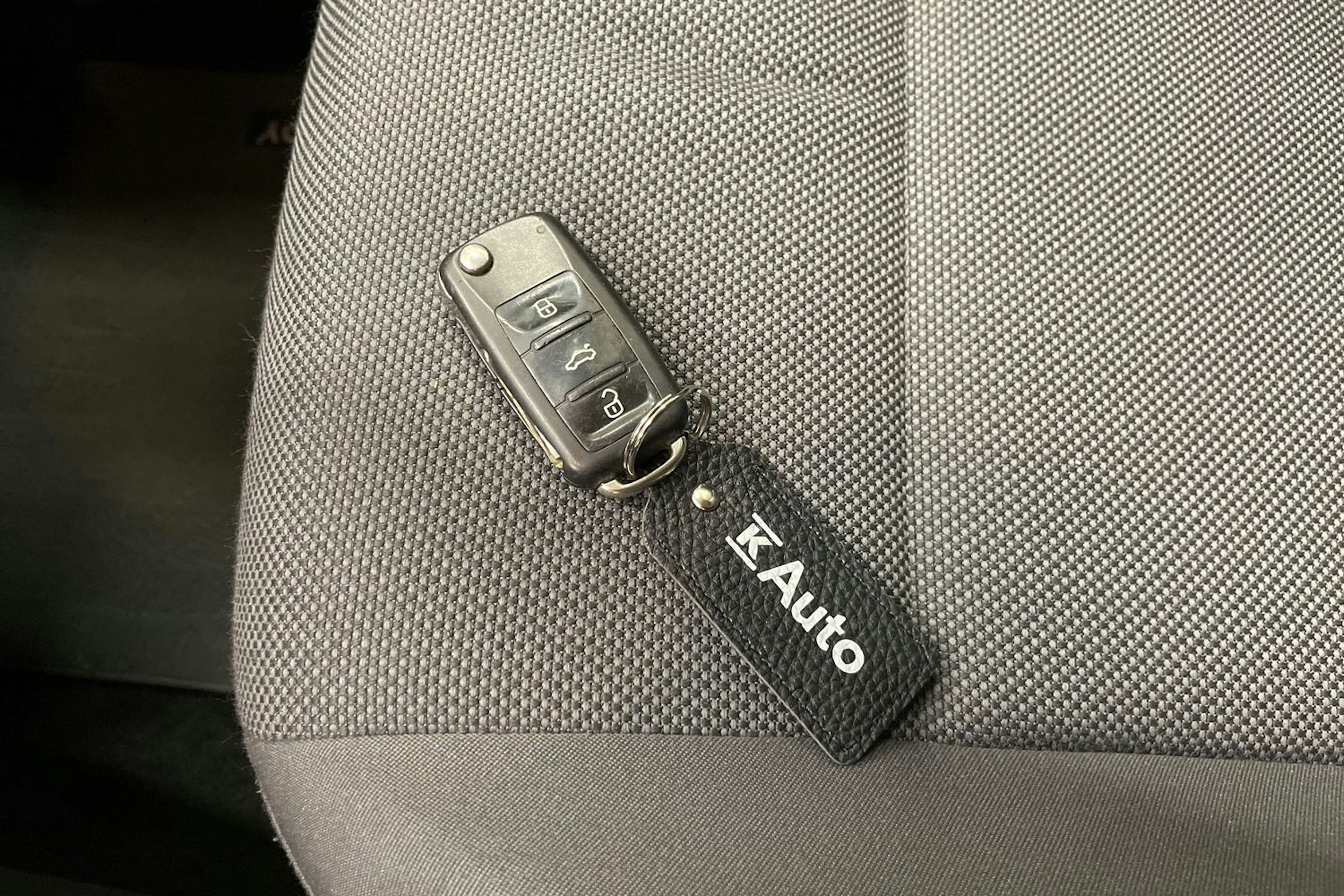 valkoinen Volkswagen Caddy Maxi 2013 kuva 27.