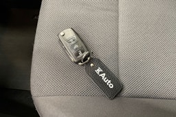 valkoinen Volkswagen Caddy Maxi 2013 kuva 27.