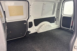 valkoinen Volkswagen Caddy Maxi 2013 kuva 10.