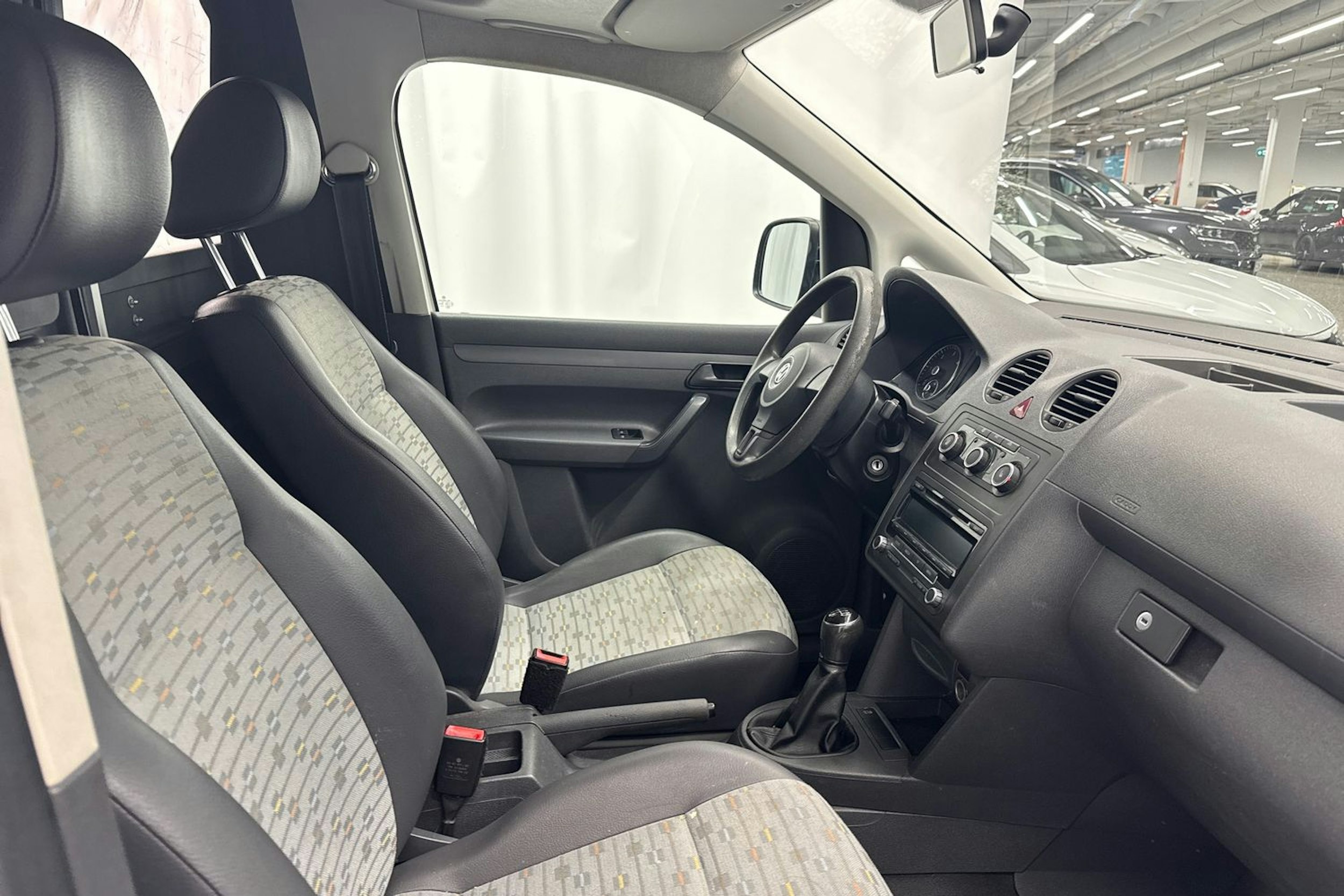 valkoinen Volkswagen Caddy Maxi 2013 kuva 13.