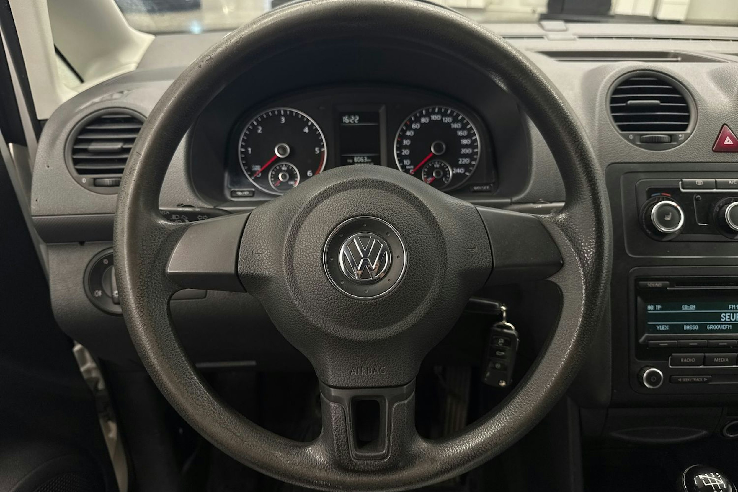 valkoinen Volkswagen Caddy Maxi 2013 kuva 14.
