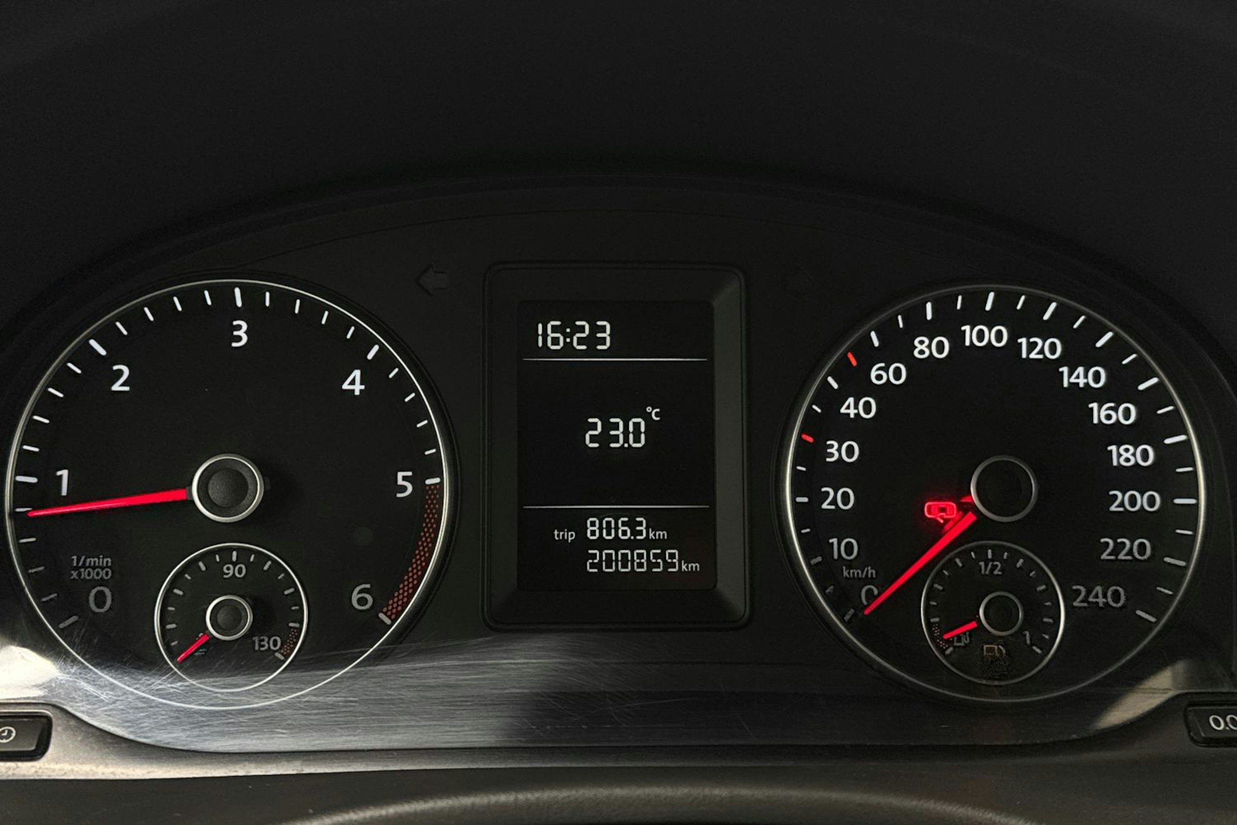 valkoinen Volkswagen Caddy Maxi 2013 kuva 15.