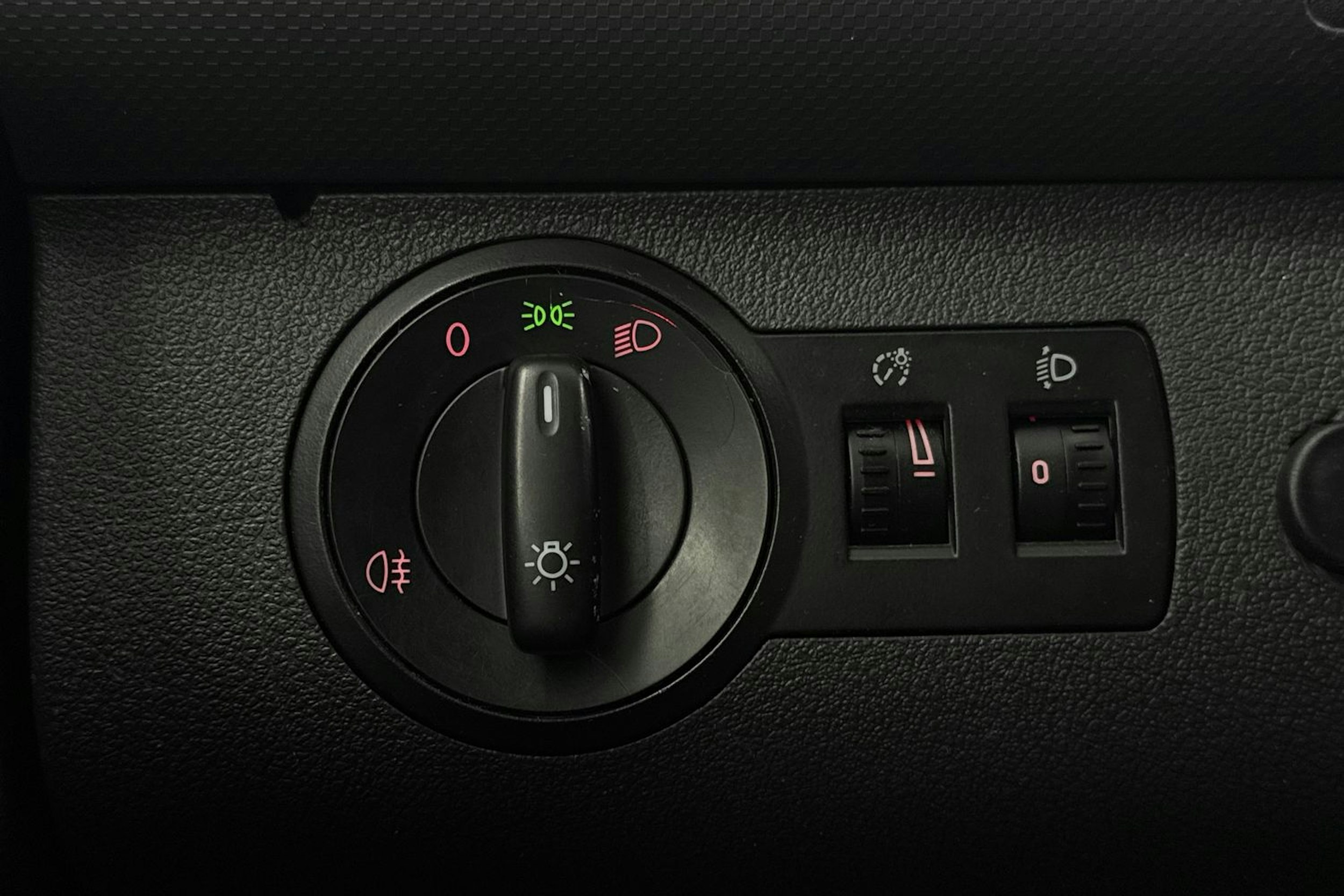 valkoinen Volkswagen Caddy Maxi 2013 kuva 18.