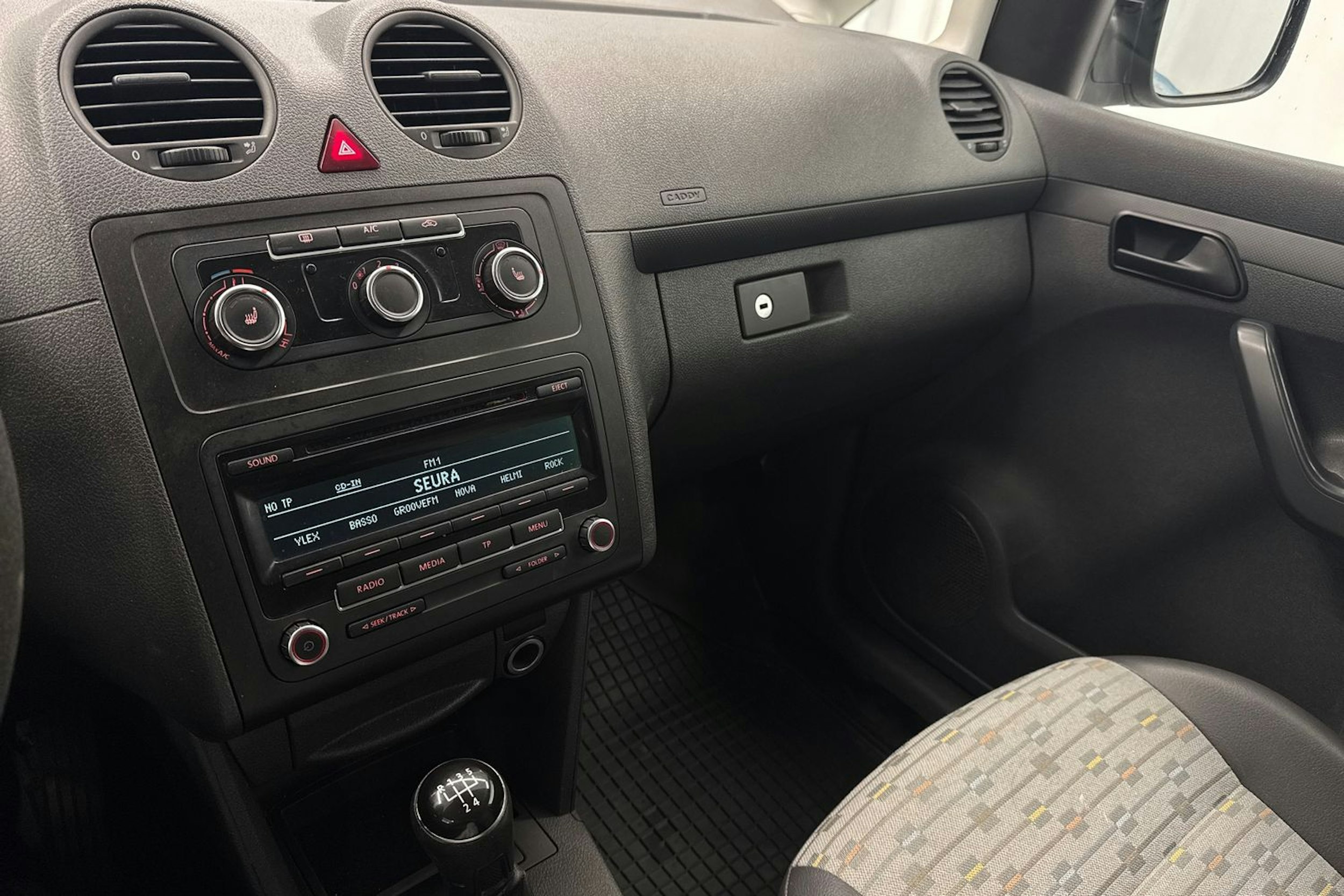 valkoinen Volkswagen Caddy Maxi 2013 kuva 19.