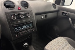 valkoinen Volkswagen Caddy Maxi 2013 kuva 19.