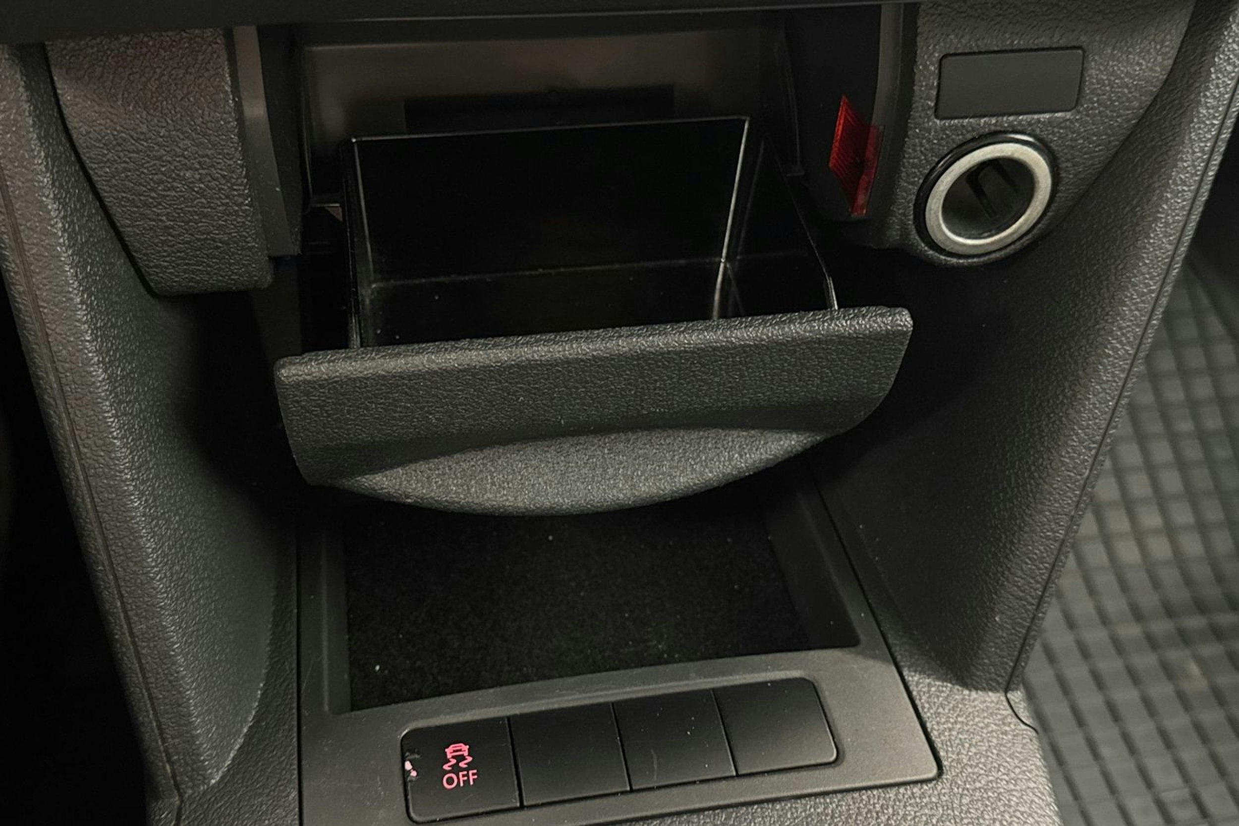 valkoinen Volkswagen Caddy Maxi 2013 kuva 26.