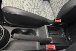 valkoinen Volkswagen Caddy Maxi 2013 kuva 27.