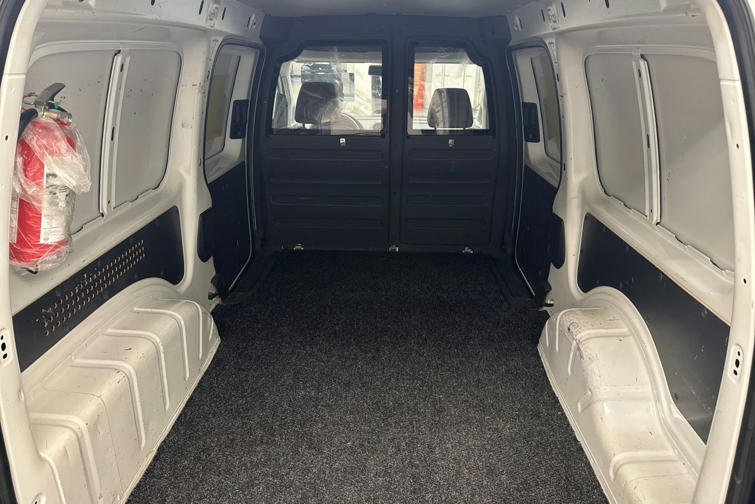 valkoinen Volkswagen Caddy Maxi 2013 kuva 28.