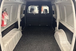 valkoinen Volkswagen Caddy Maxi 2013 kuva 28.
