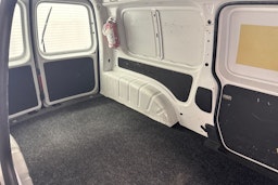 valkoinen Volkswagen Caddy Maxi 2013 kuva 29.