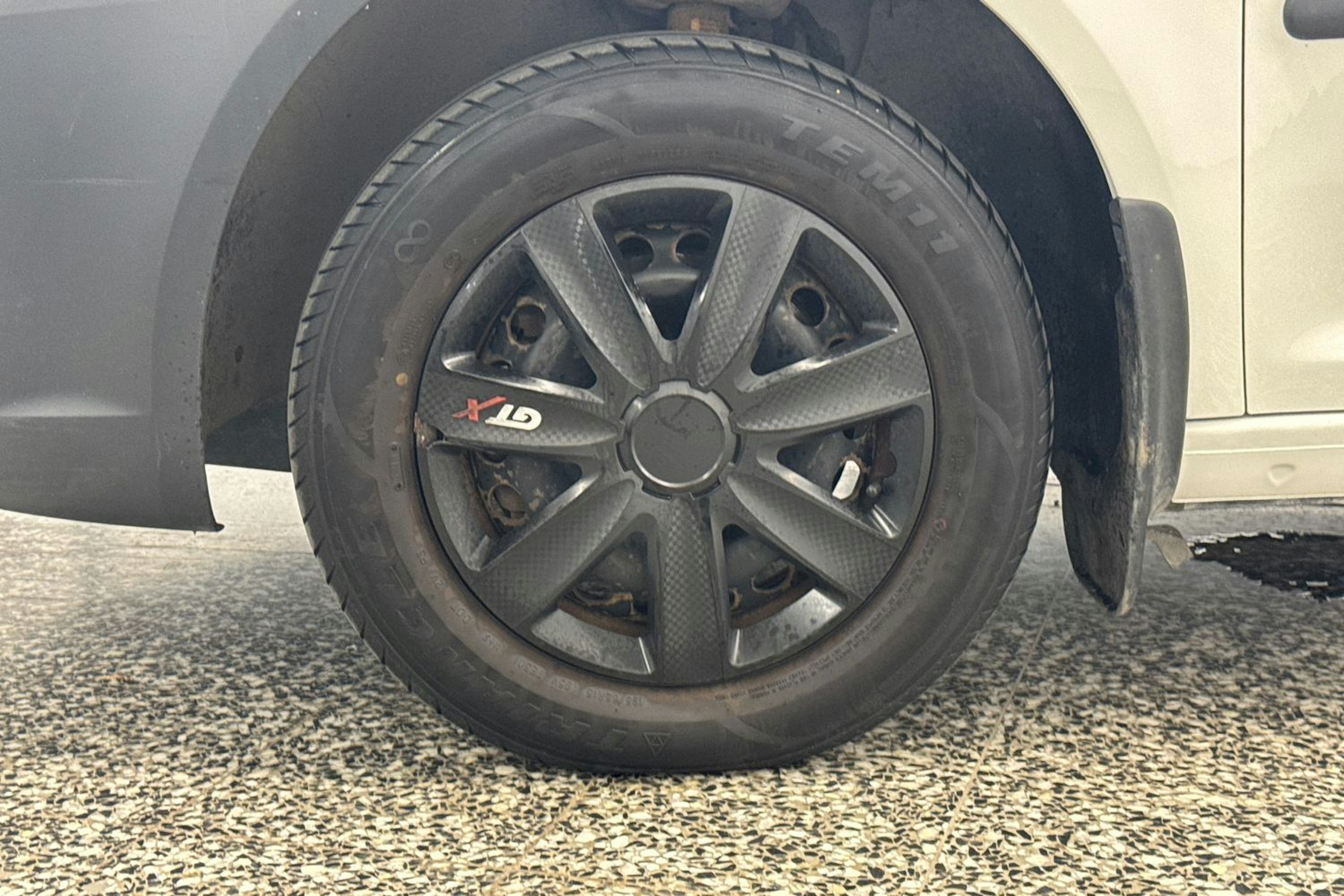 valkoinen Volkswagen Caddy Maxi 2013 kuva 30.