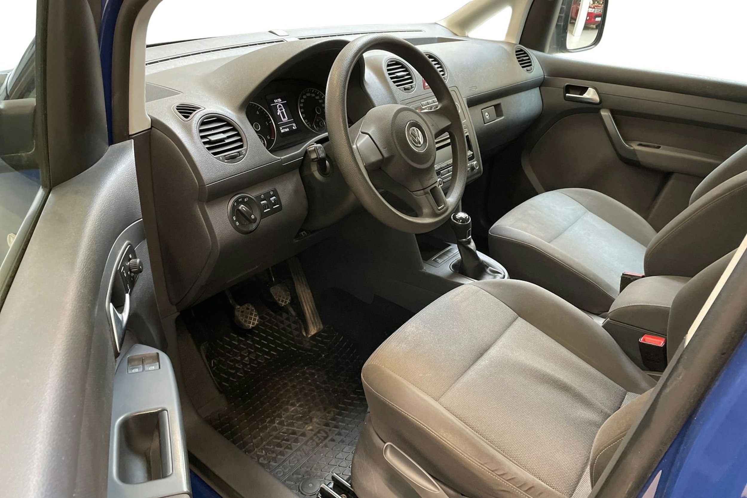 sininen Volkswagen Caddy Maxi 2014 kuva 7.