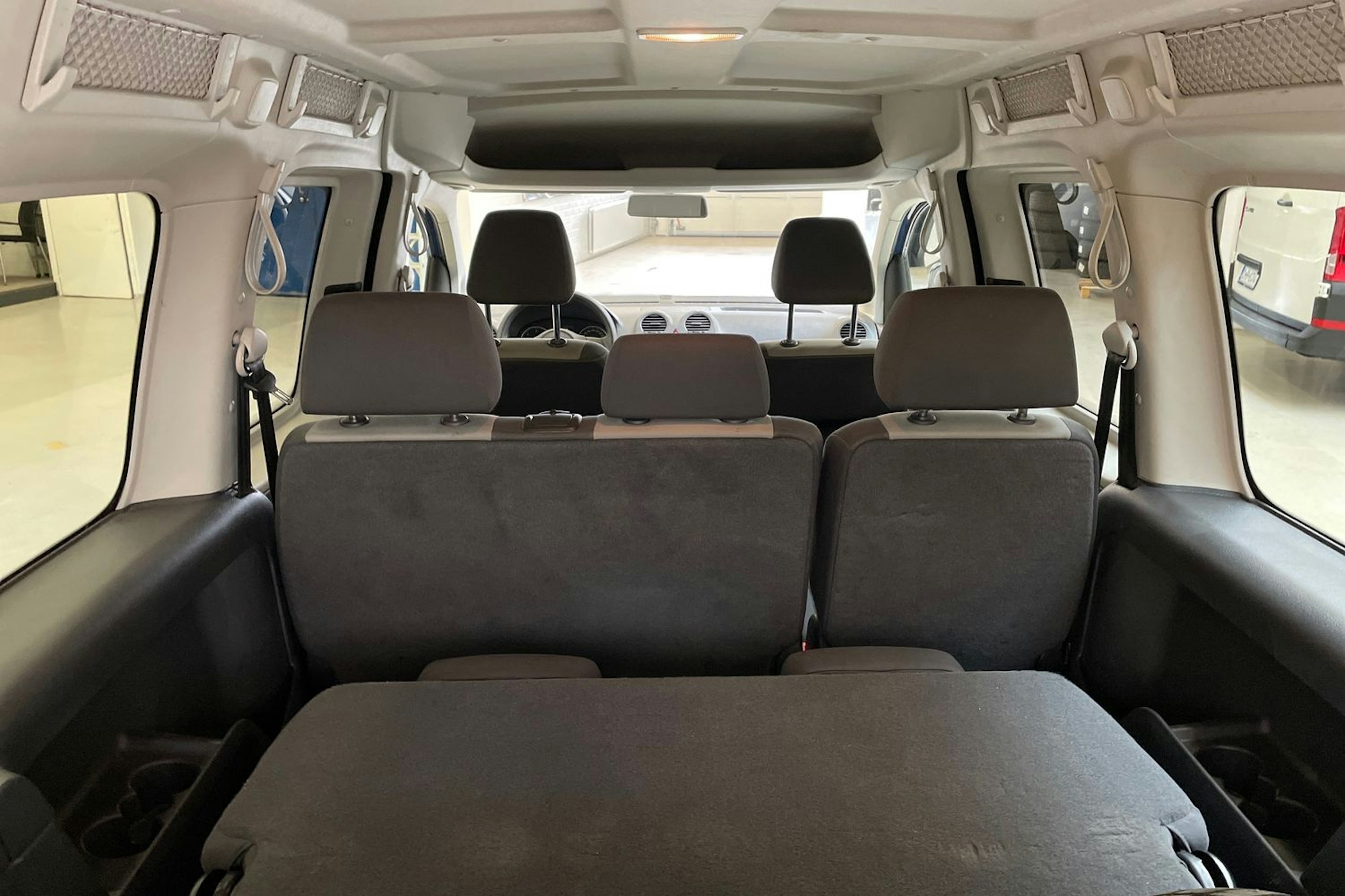 sininen Volkswagen Caddy Maxi 2014 kuva 14.