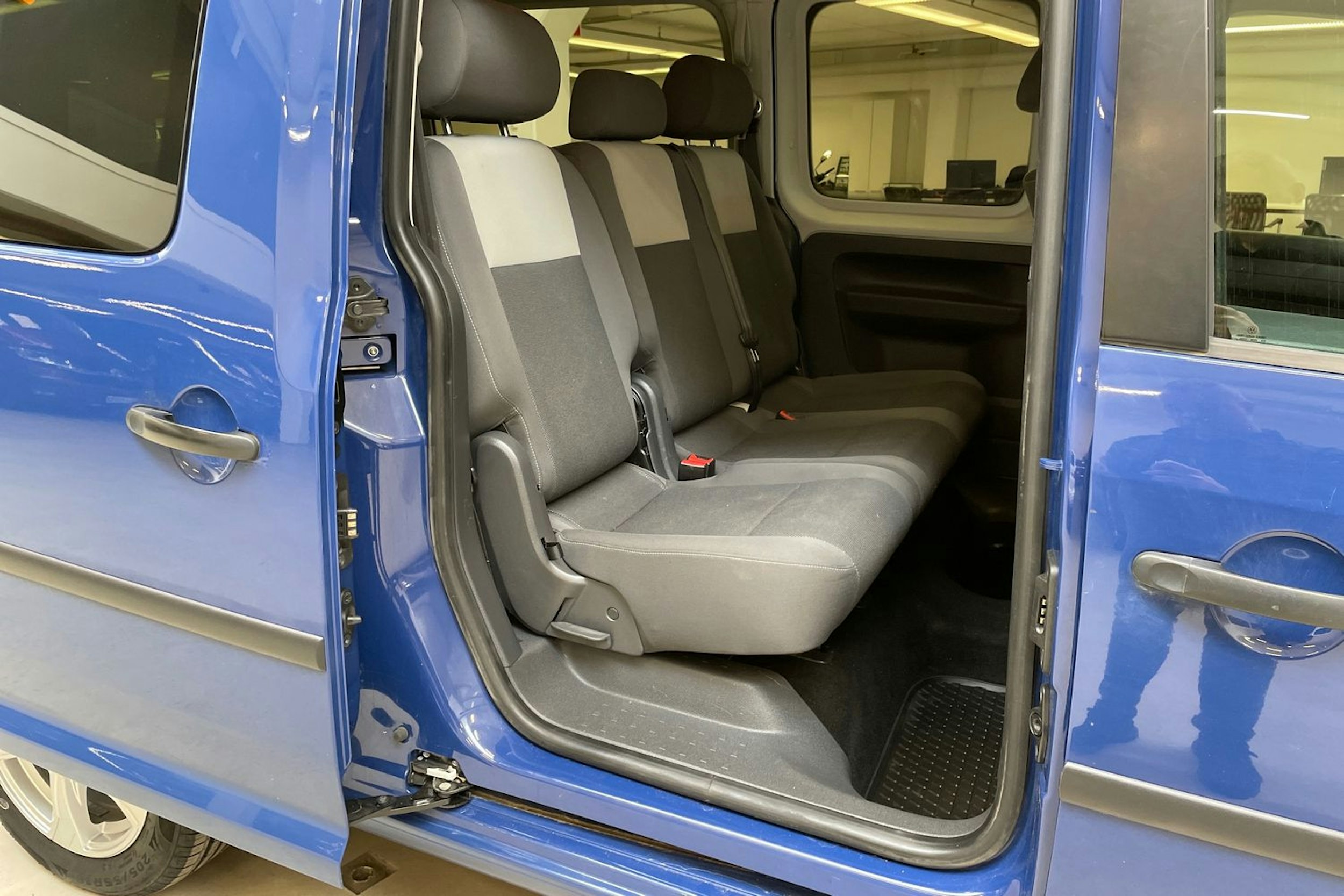 sininen Volkswagen Caddy Maxi 2014 kuva 15.