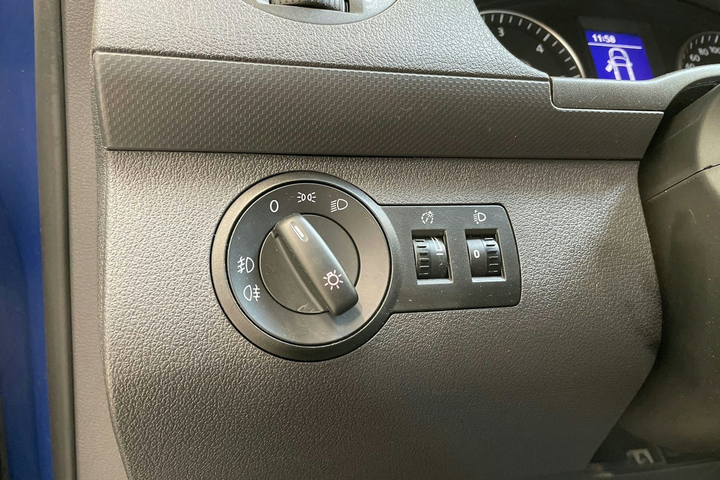 sininen Volkswagen Caddy Maxi 2014 kuva 19.
