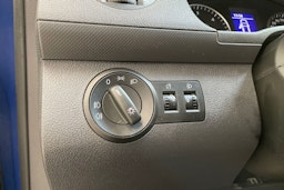 sininen Volkswagen Caddy Maxi 2014 kuva 19.