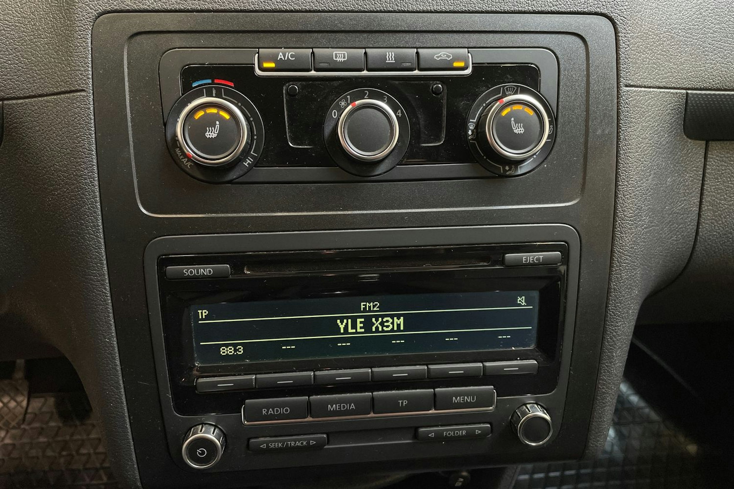 sininen Volkswagen Caddy Maxi 2014 kuva 21.