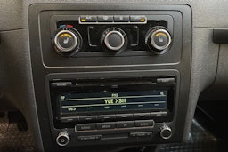 sininen Volkswagen Caddy Maxi 2014 kuva 21.