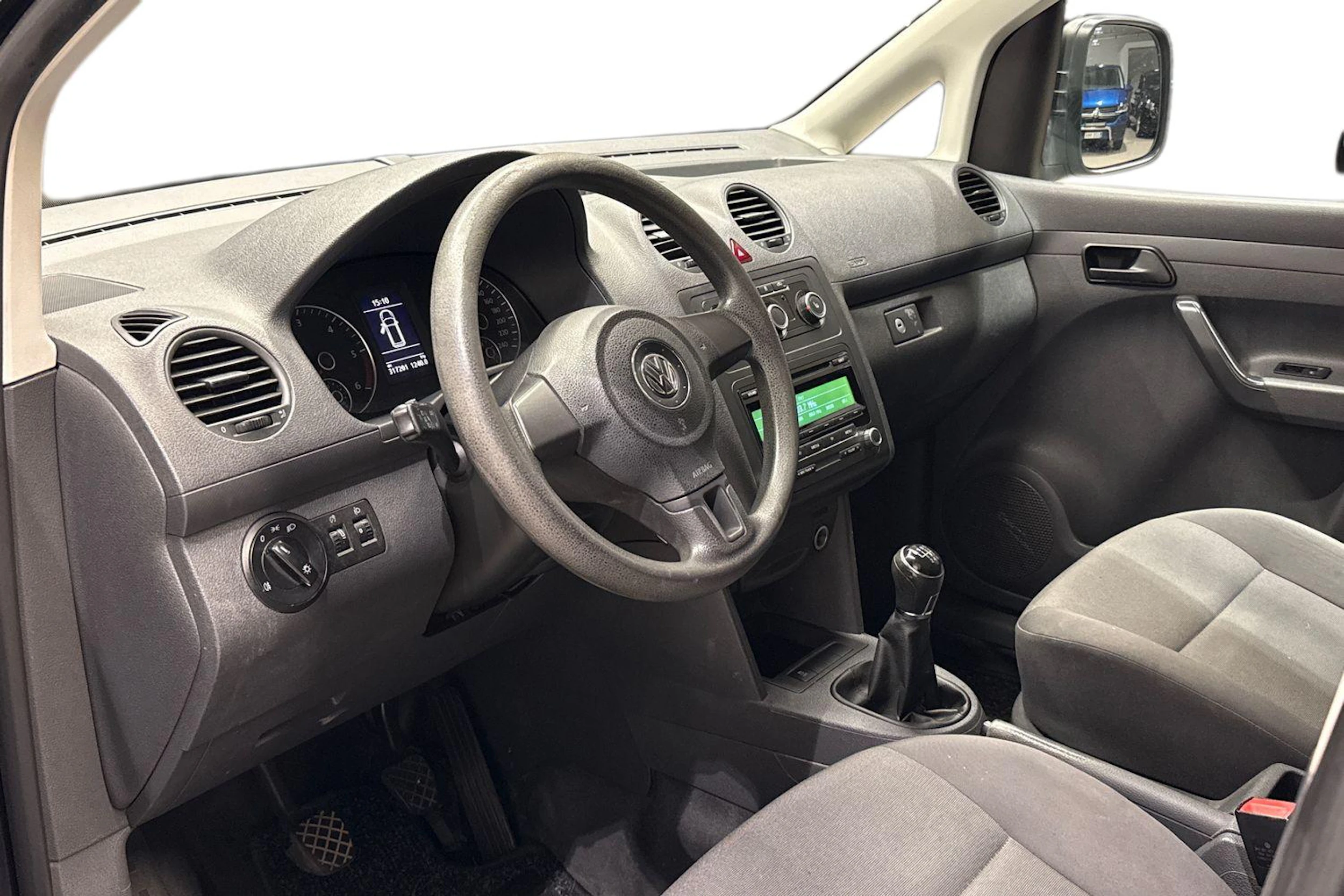Musta Volkswagen Caddy Maxi 2014 kuva 8.